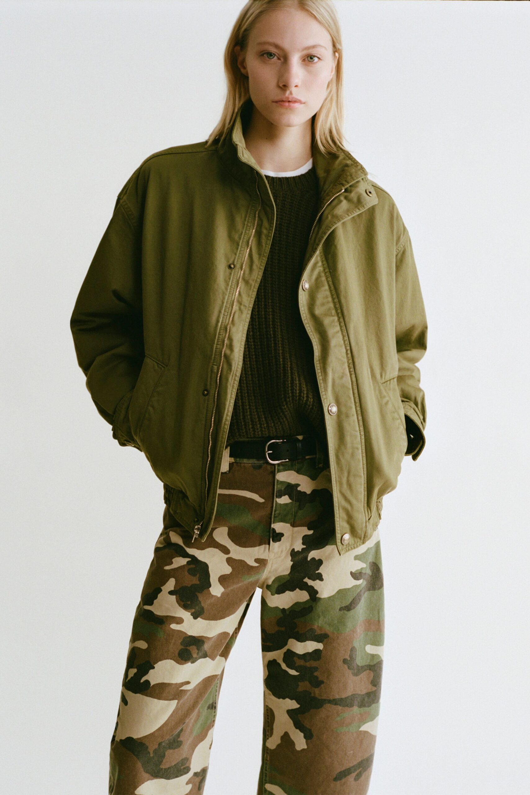 green cotton long-sleeve collared relaxed buttoned jacket