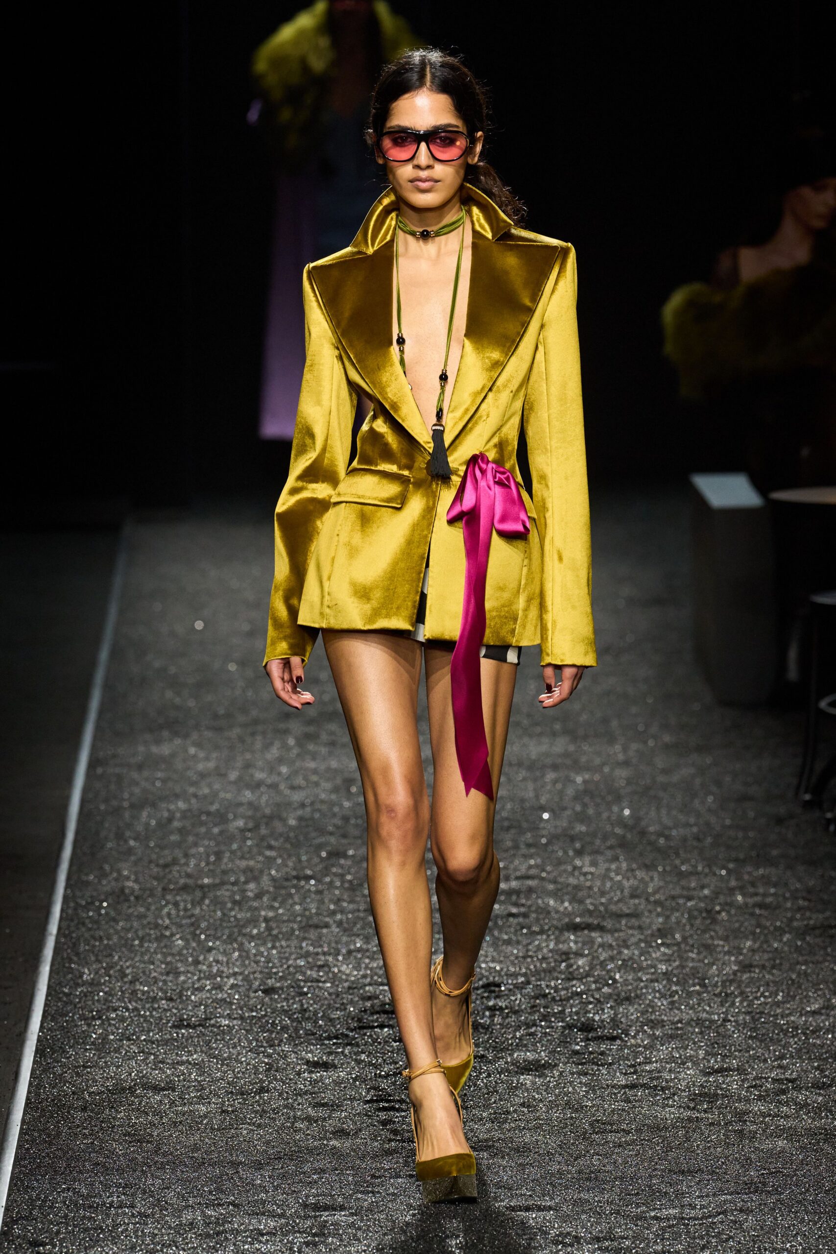 yellow satin long-sleeve collared fitted buttoned shiny blazer
