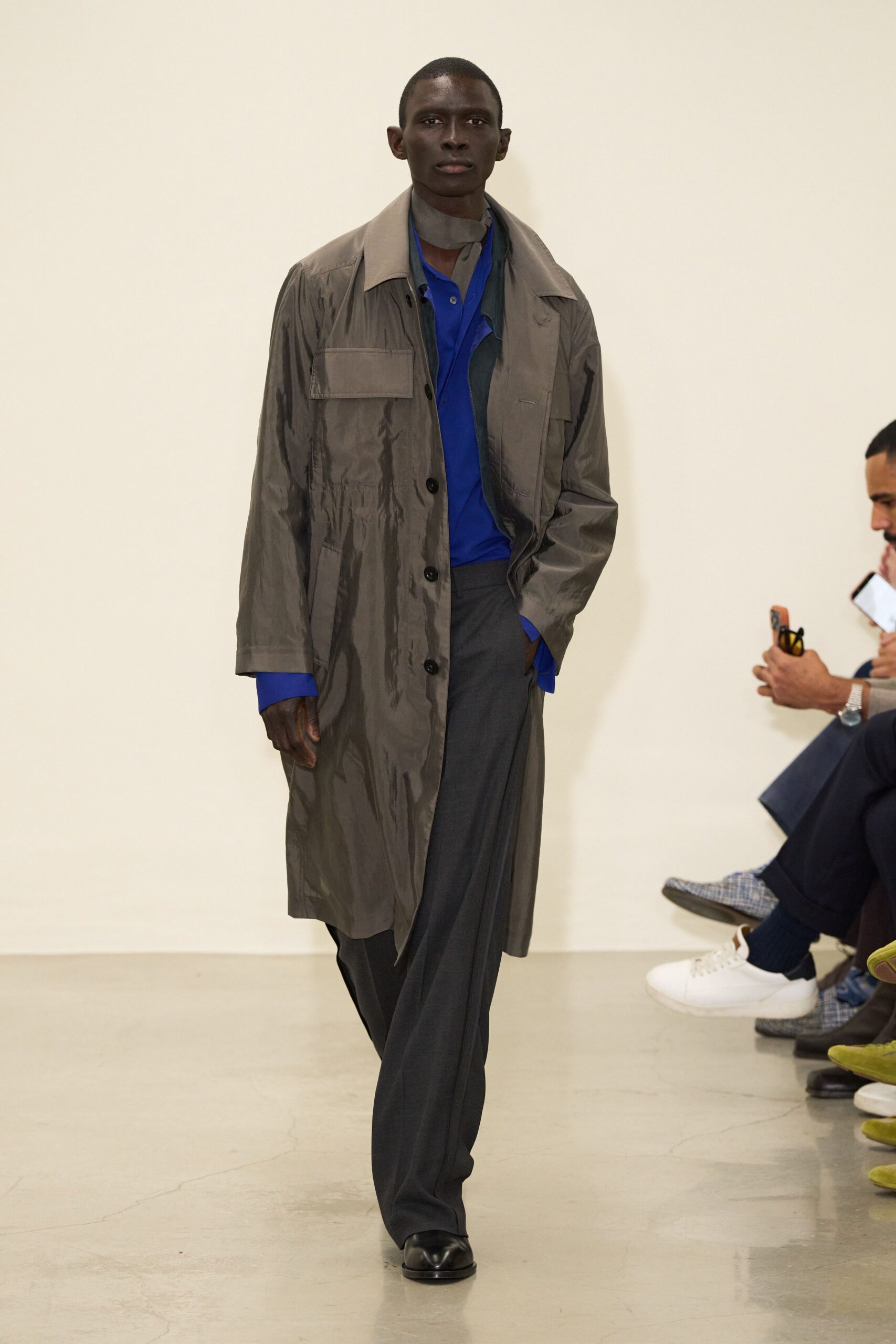gray silk long-sleeve collared relaxed buttoned shiny trench
