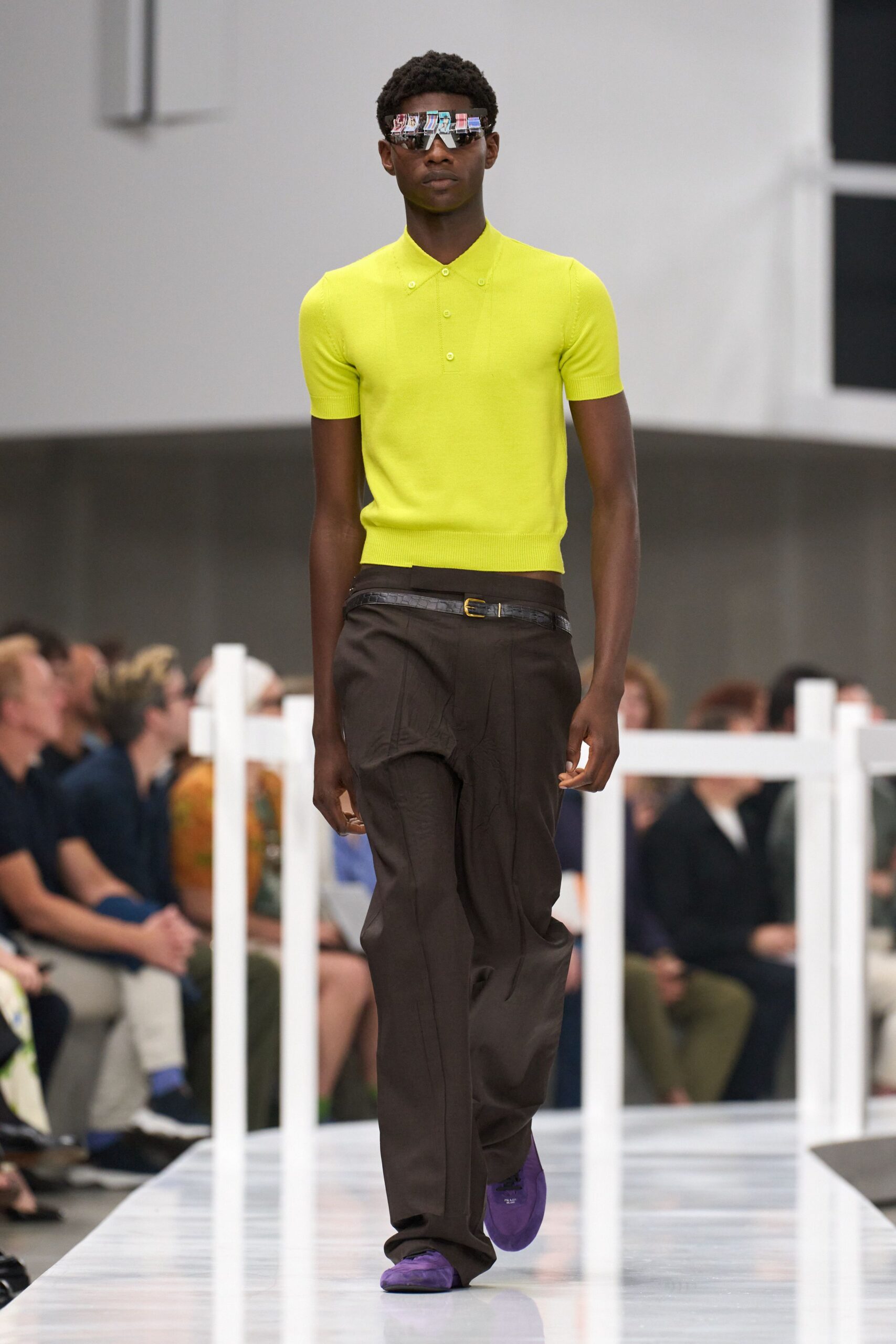 yellow cotton short-sleeve collared fitted shirt
