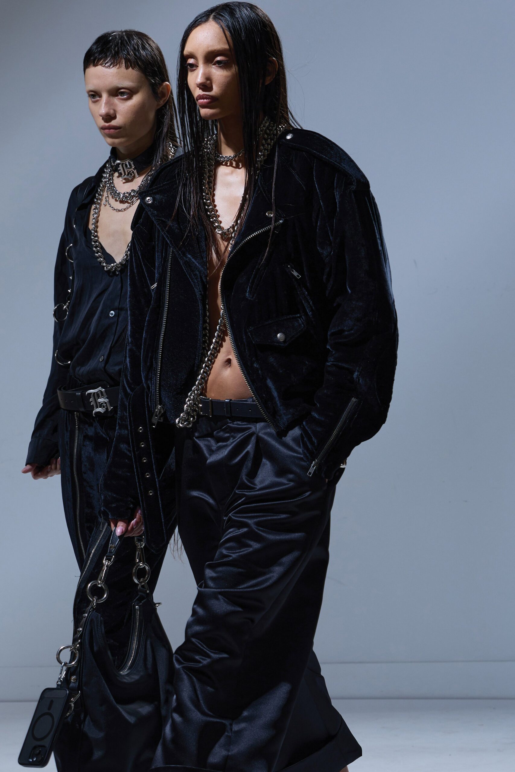 black velvet long-sleeve collared fitted zippered jacket