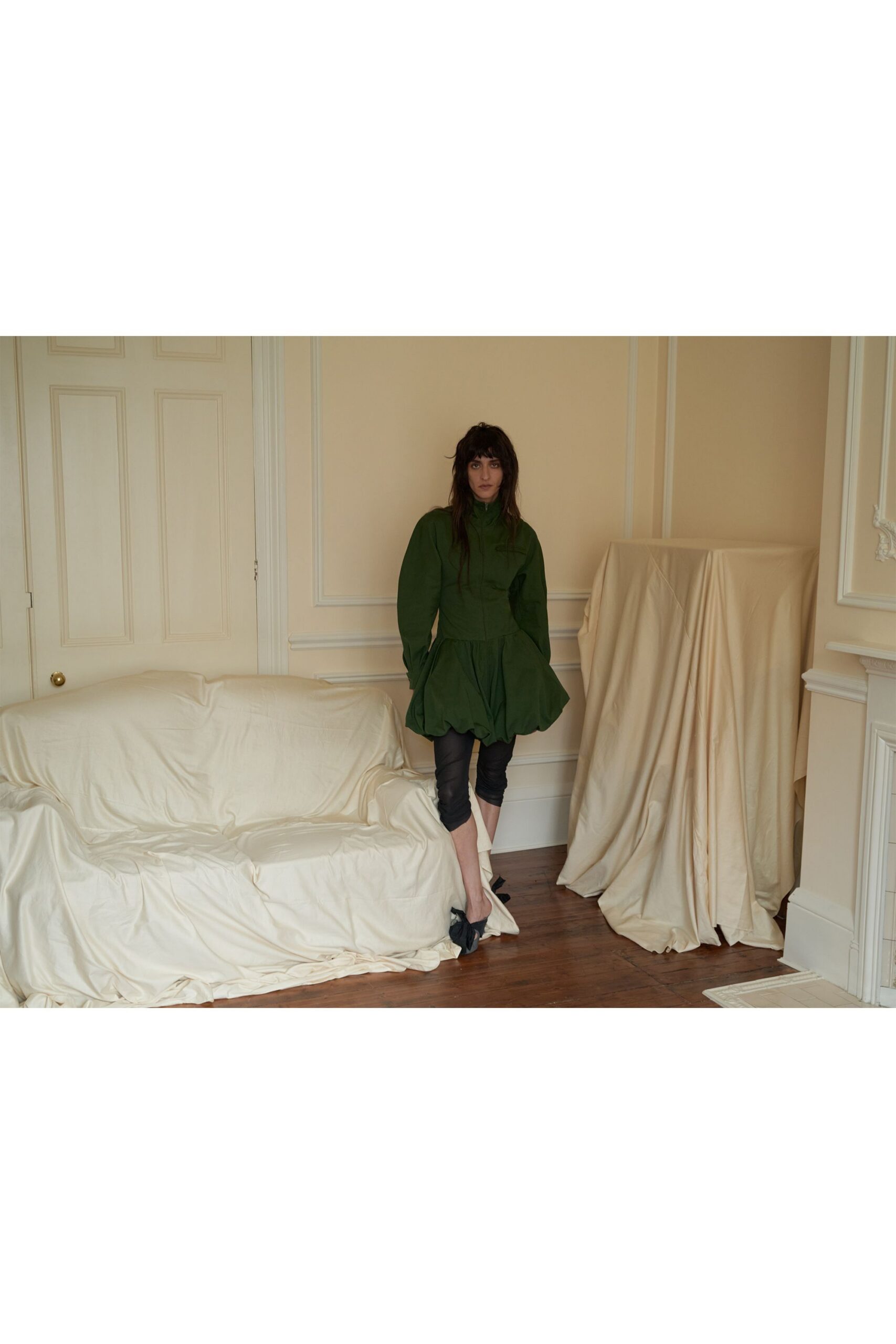 green cotton long-sleeve collared fitted pleated jacket