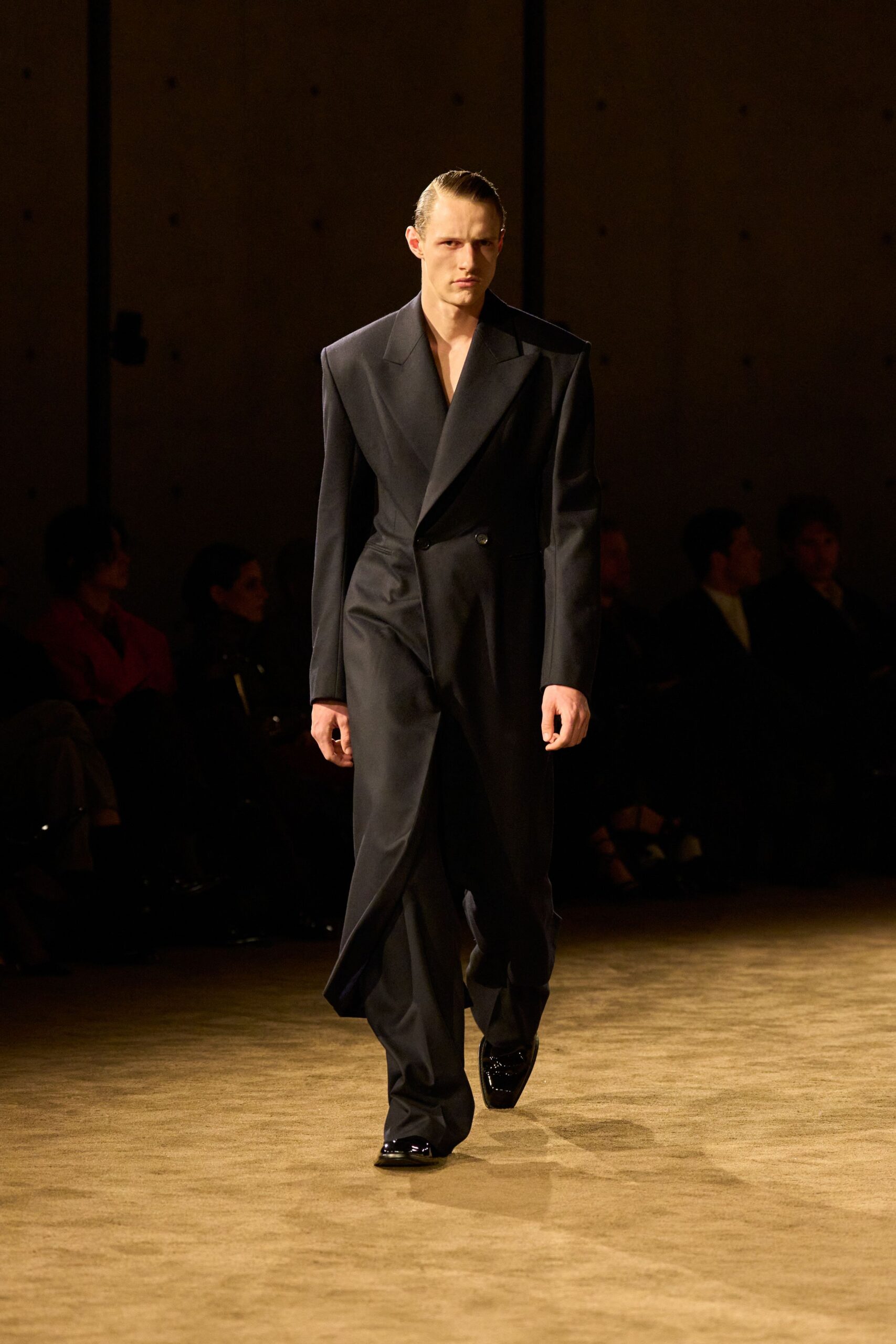 black silk long-sleeve collared fitted layered suit