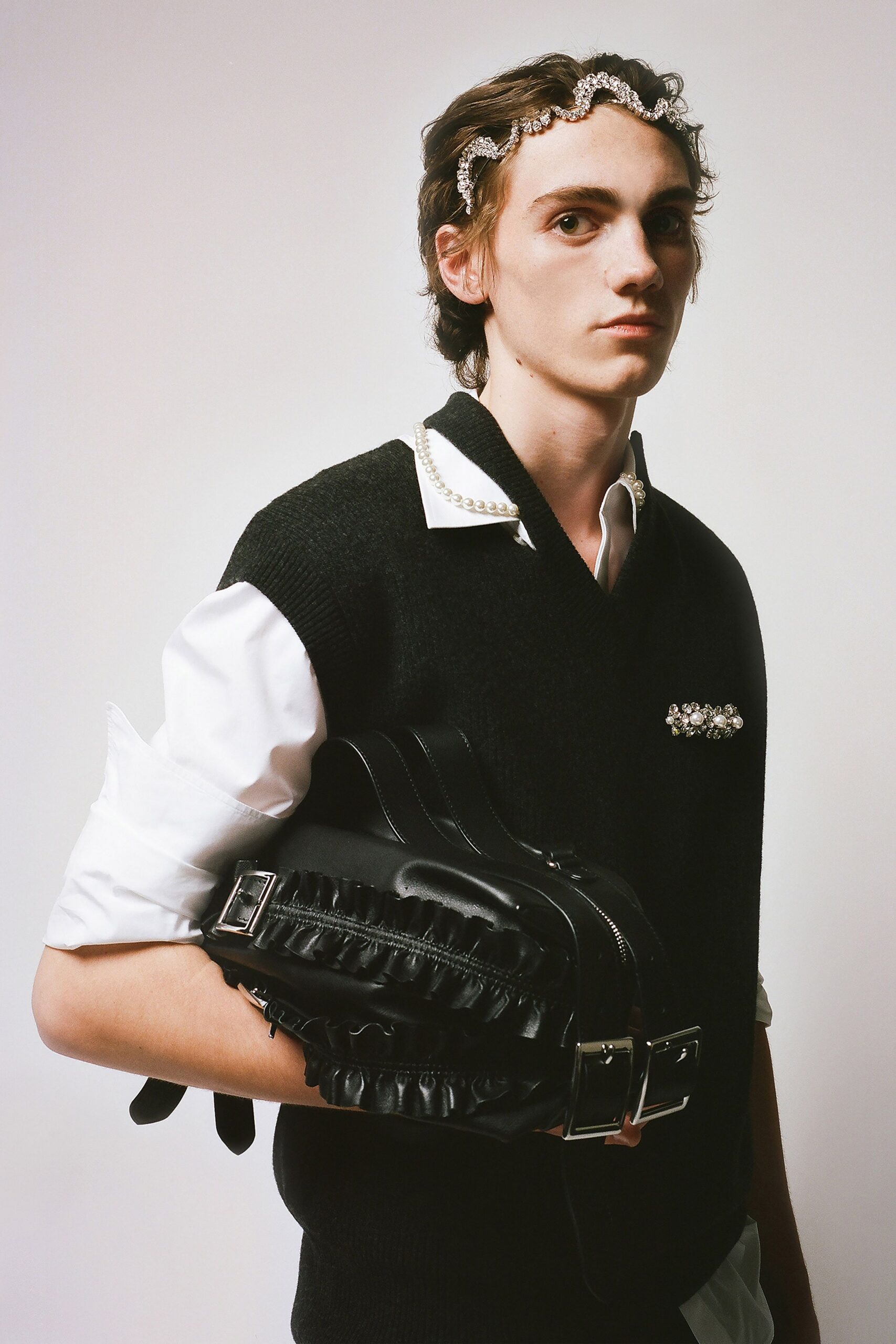 black wool v-neck short-sleeve fitted layered sweater