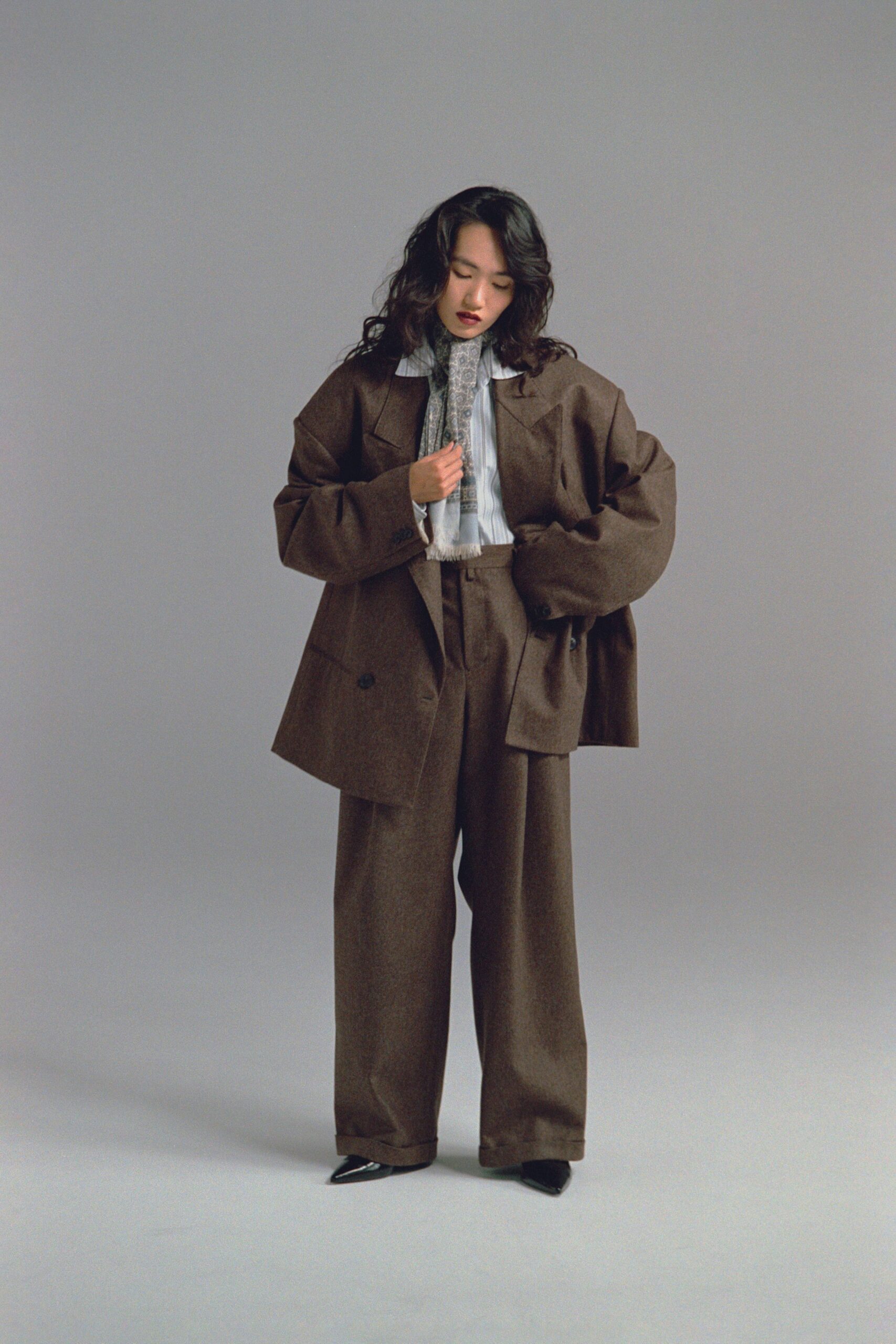 oversized brown blazer with white shirt