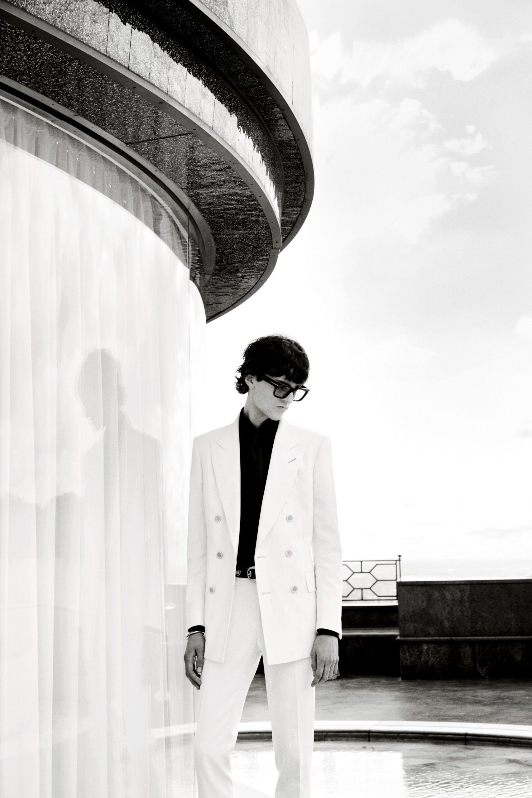 white cotton long-sleeve collared tailored suit