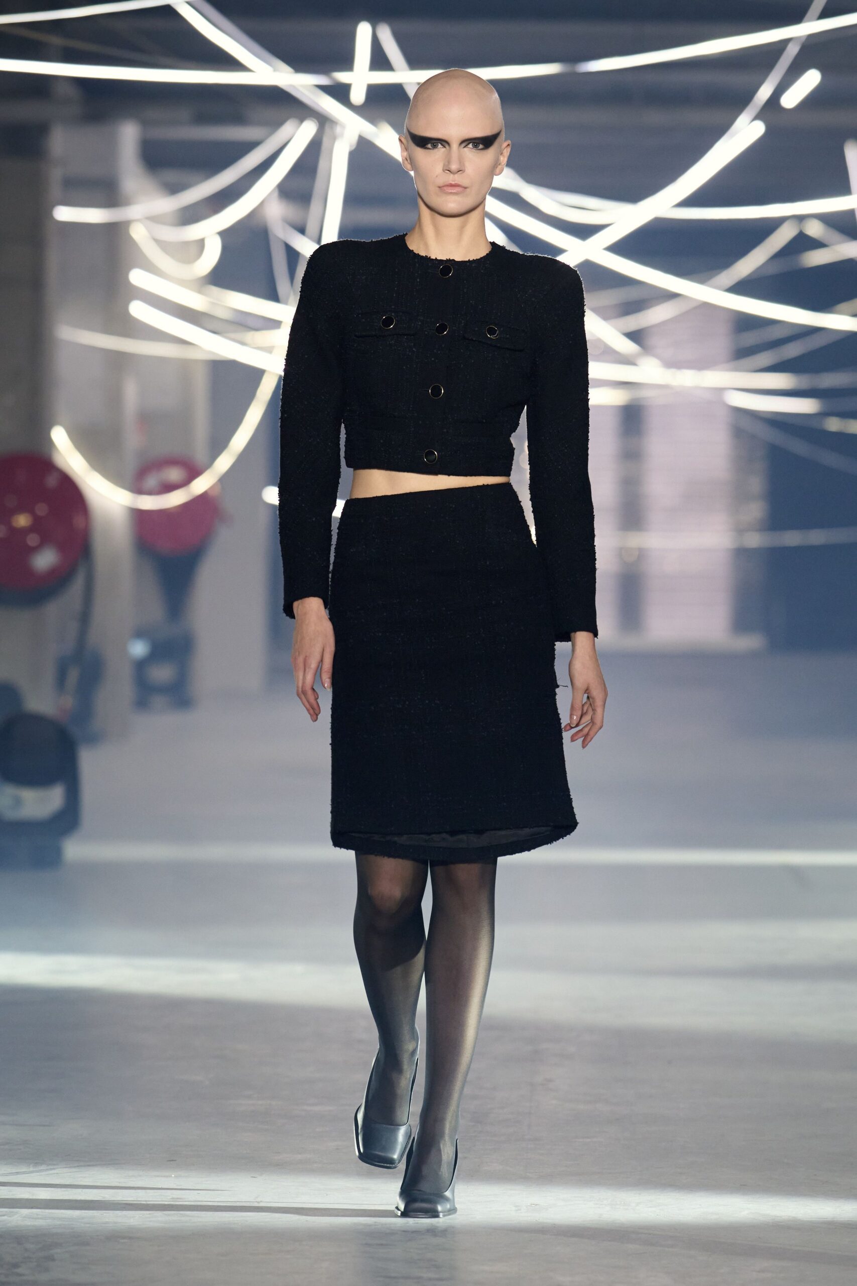 black tweed long-sleeve collared fitted buttoned blazer