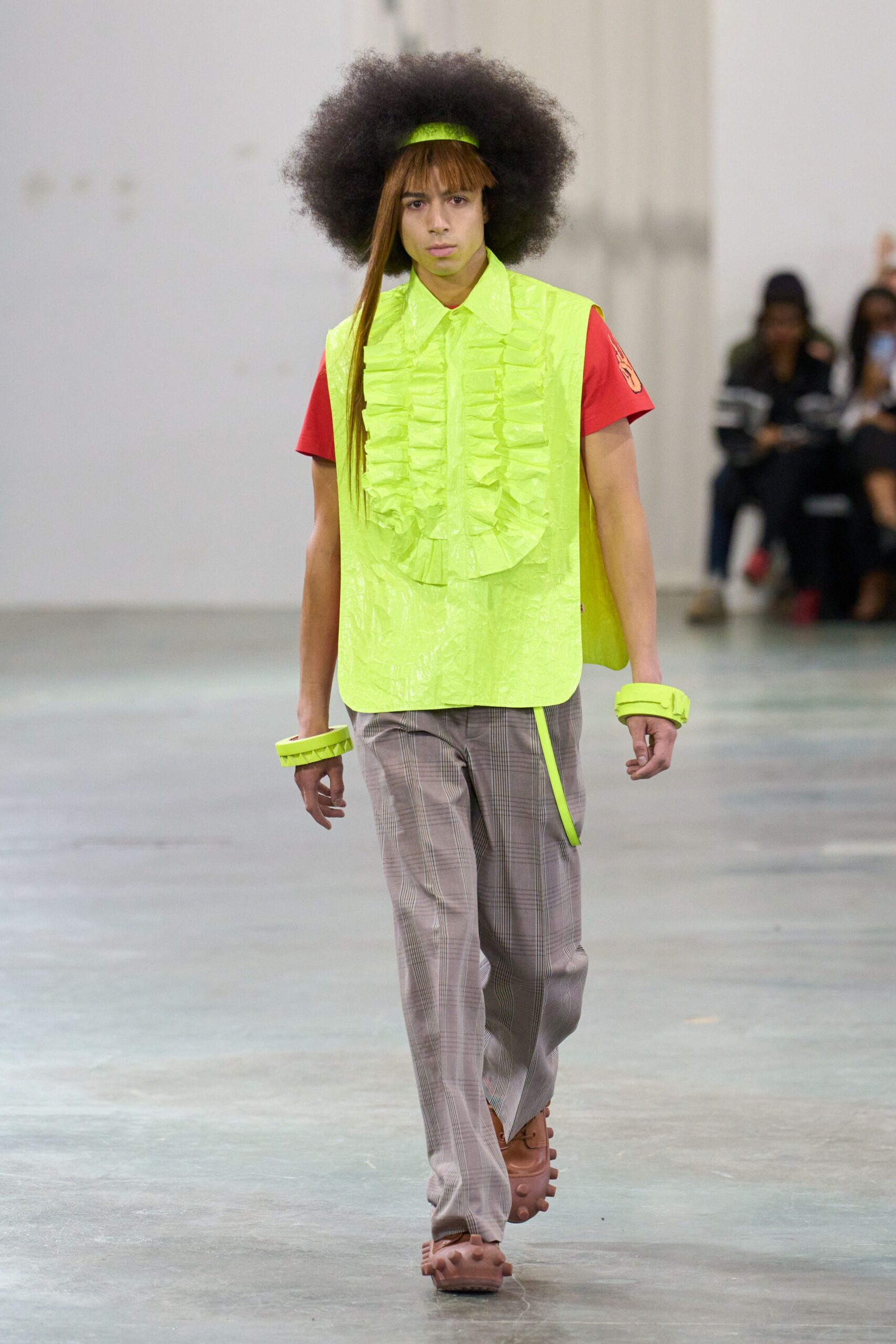 green vinyl short-sleeve collared relaxed ruffled top
