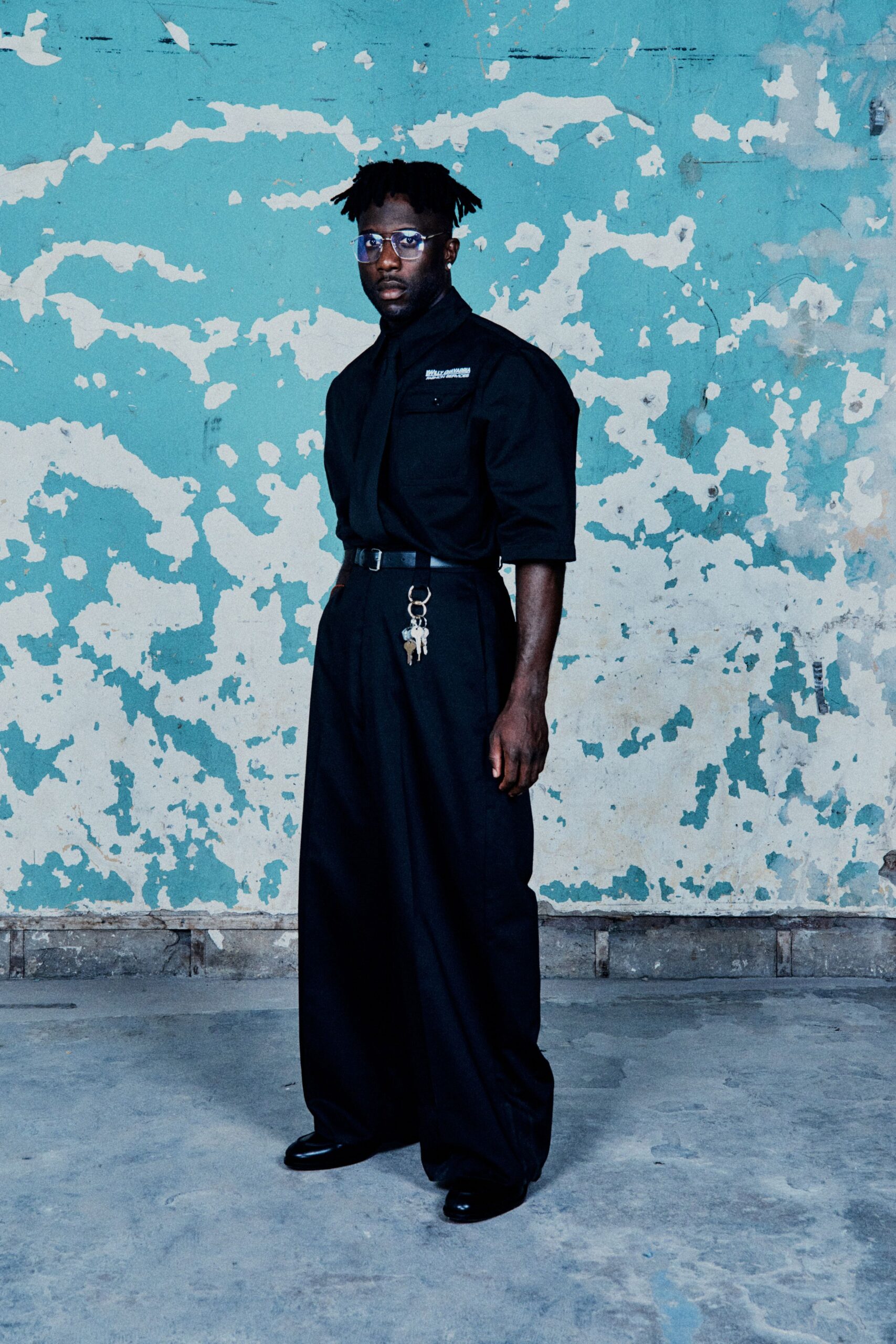 black cotton short-sleeve collared relaxed shirt