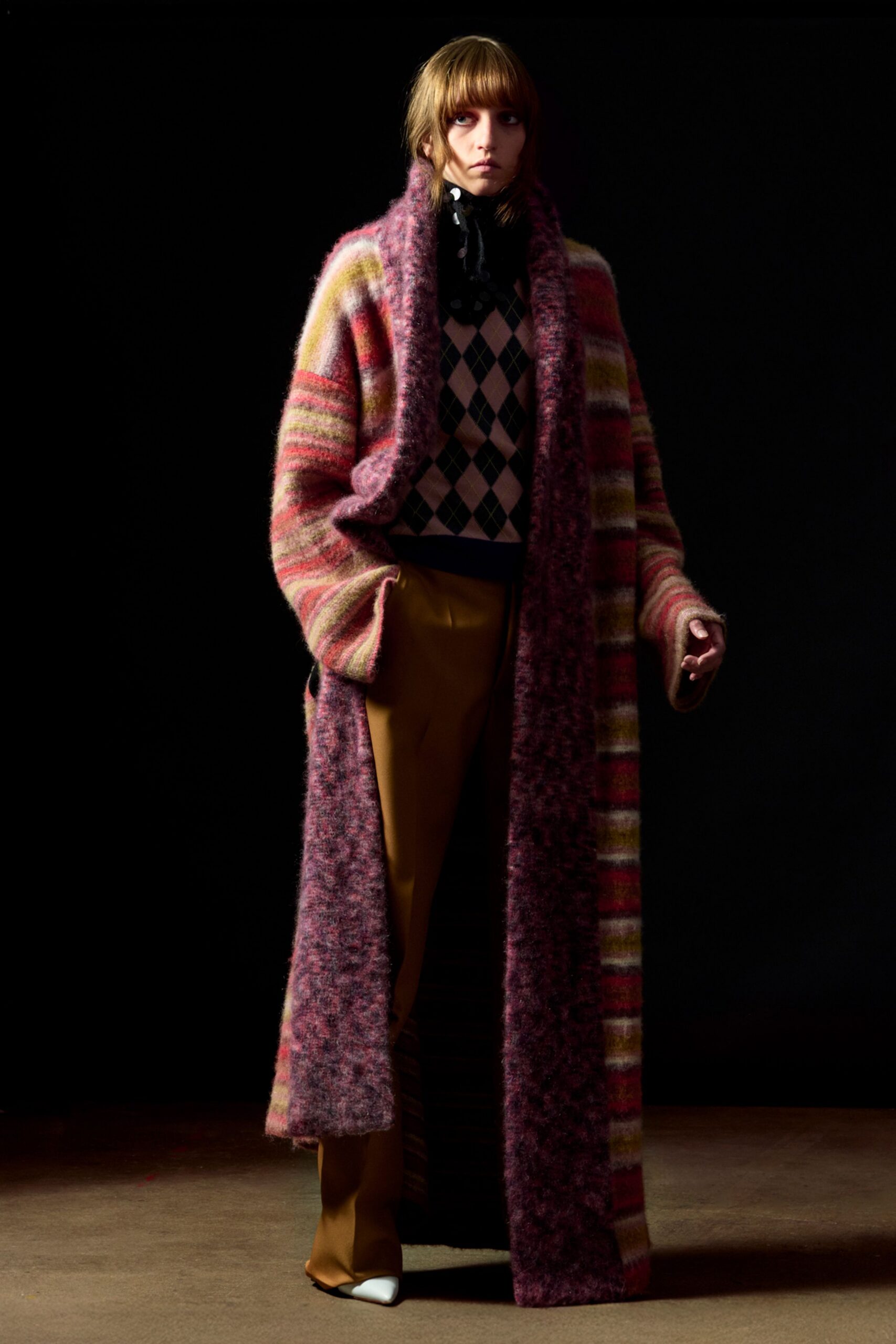 black wool long-sleeve collared fitted checked sweater