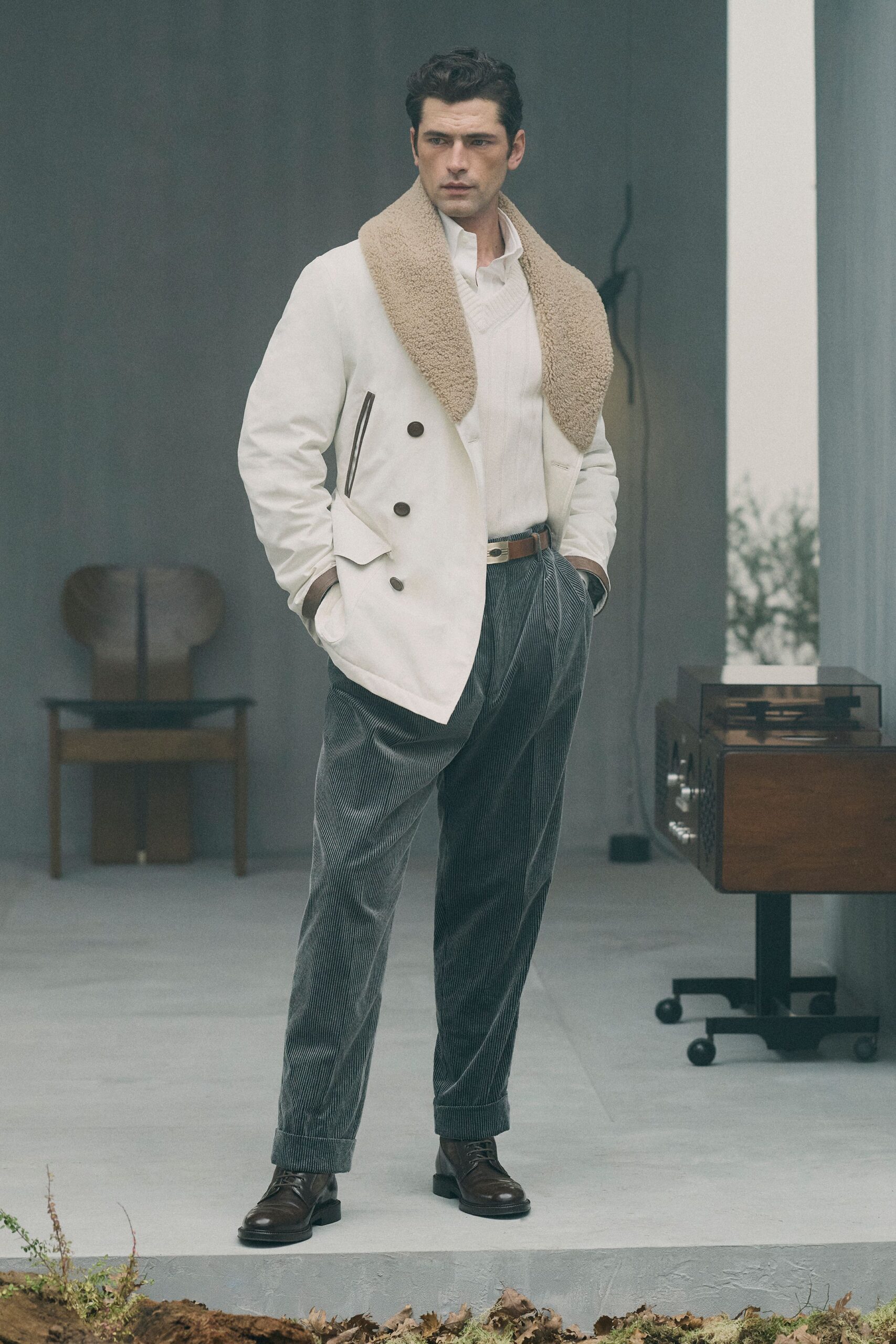 white wool long-sleeve collared structured buttoned coat