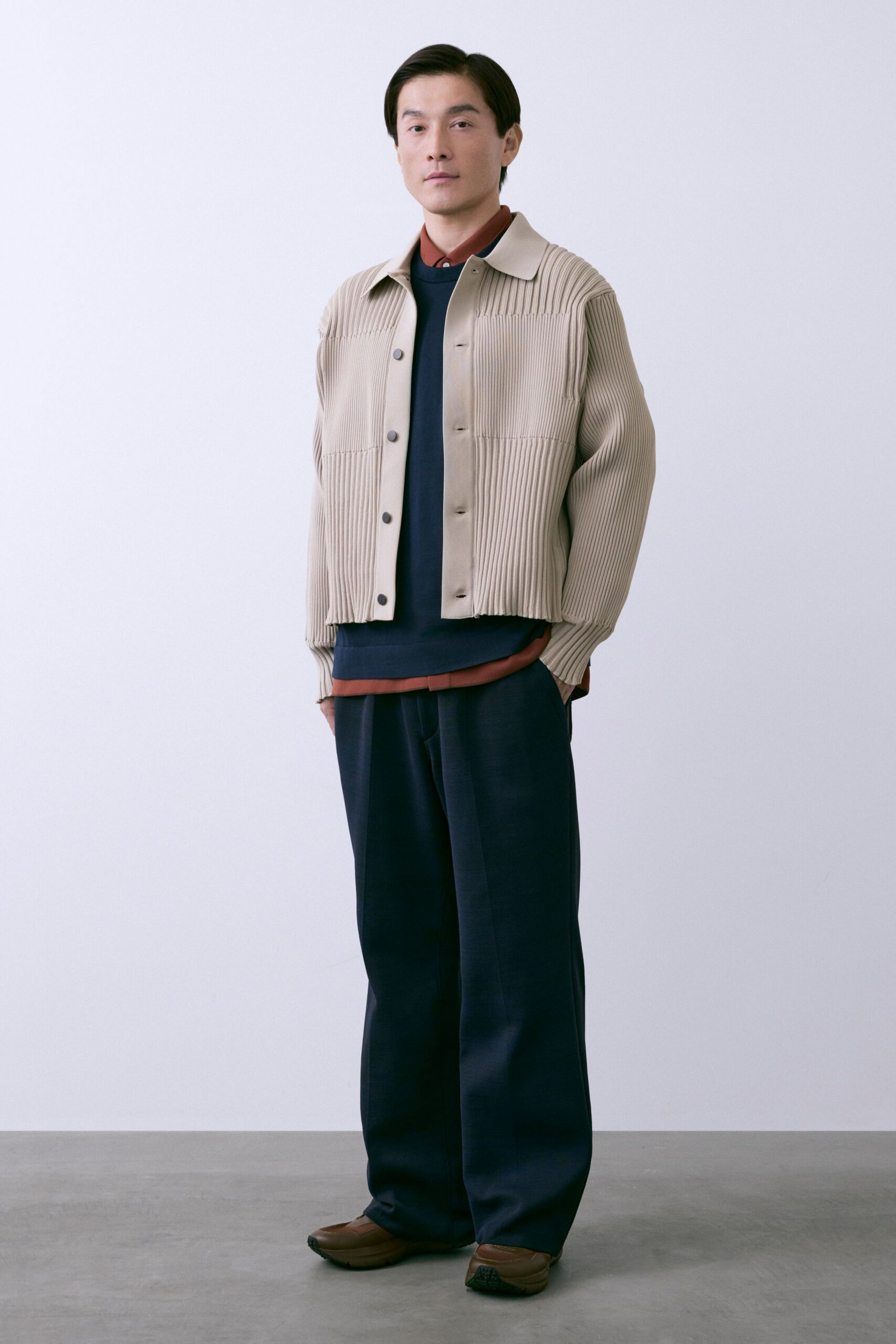 beige cotton long-sleeve collared relaxed pleated jacket