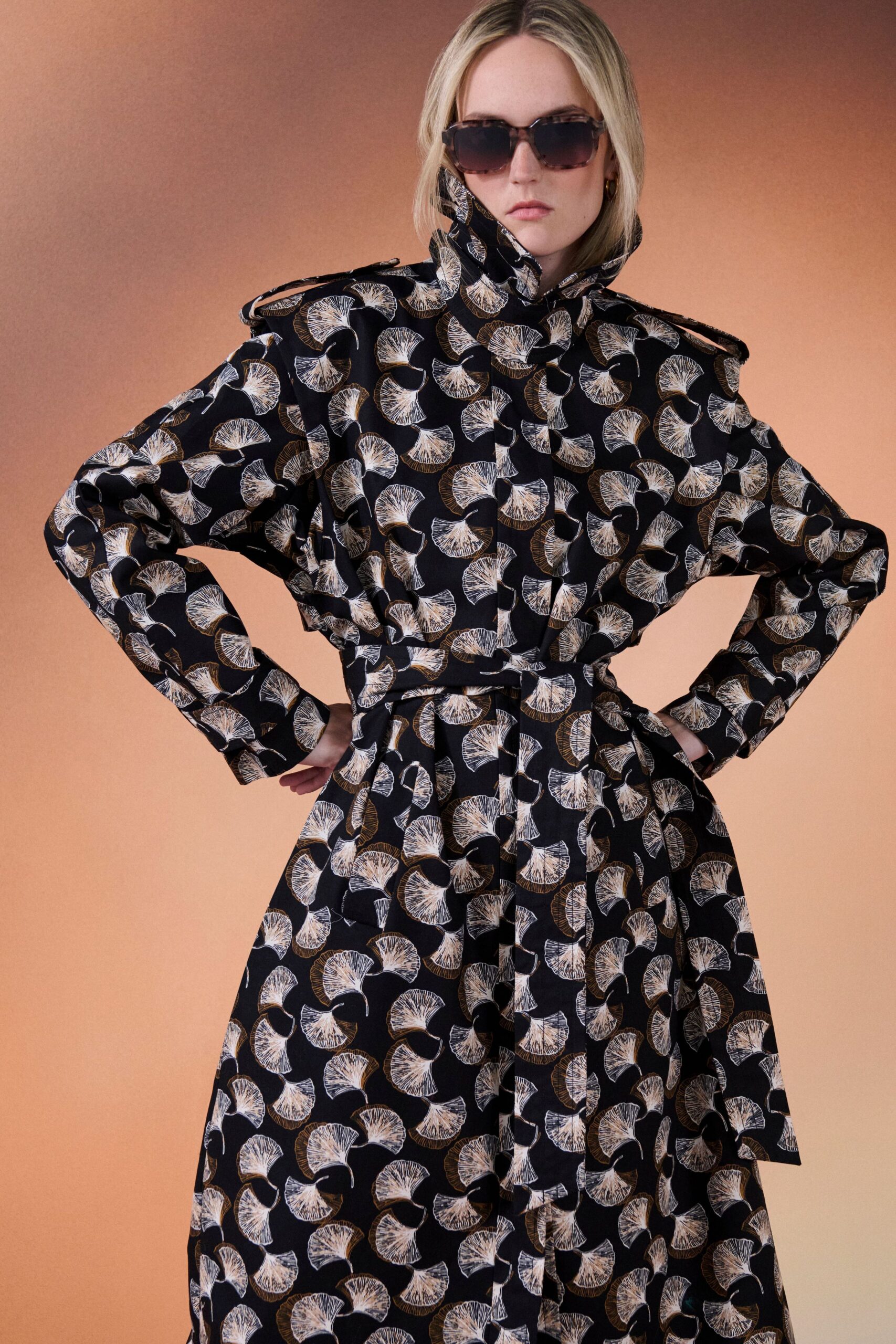 black silk long-sleeve collared fitted belted printed coat