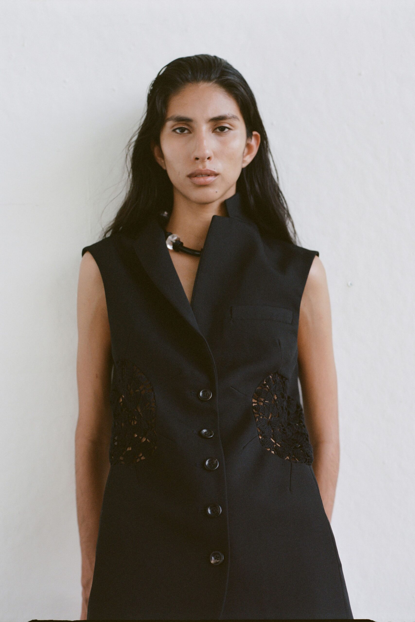black fitted sleeveless blazer