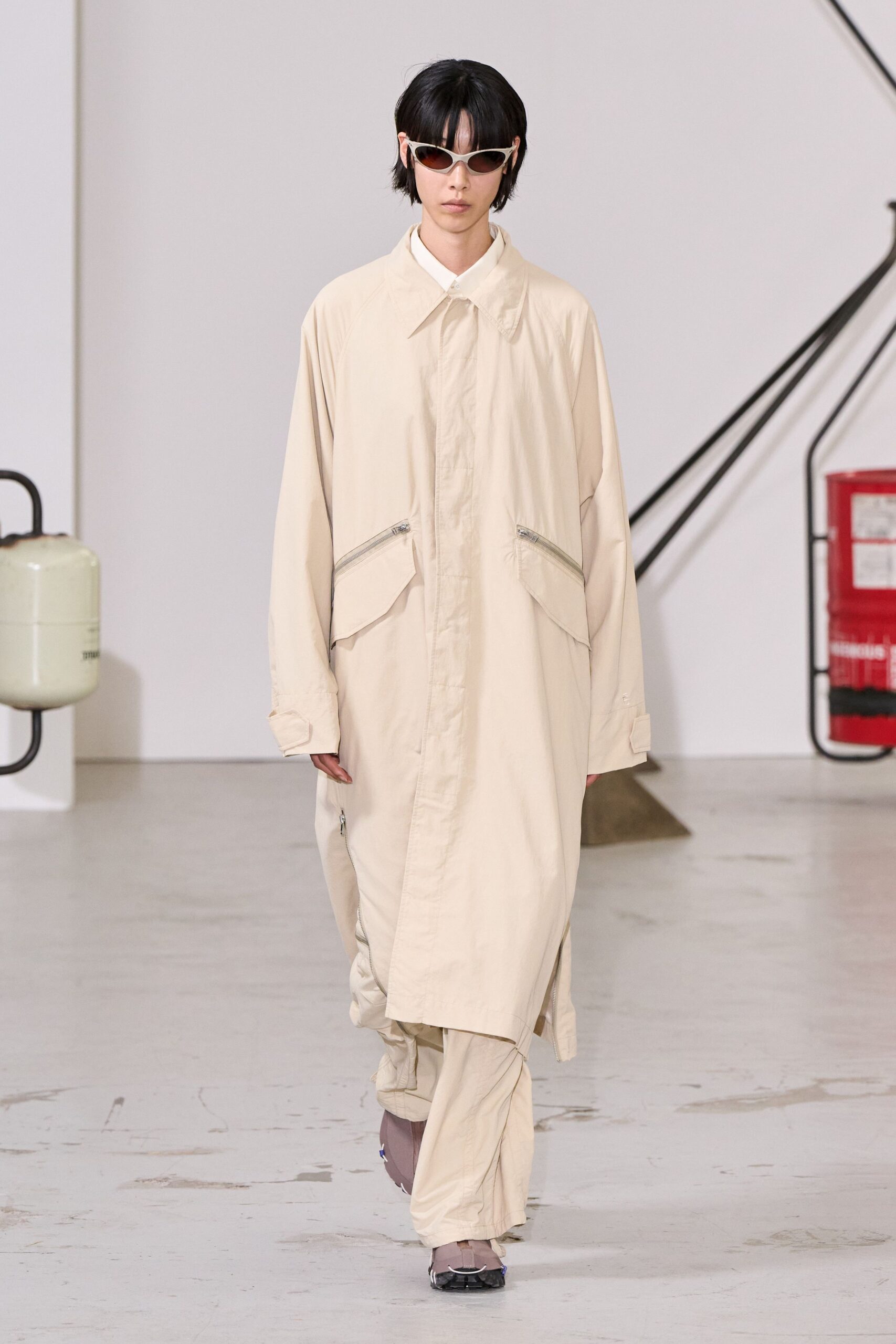 beige cotton long-sleeve collared relaxed zippered pockets coat