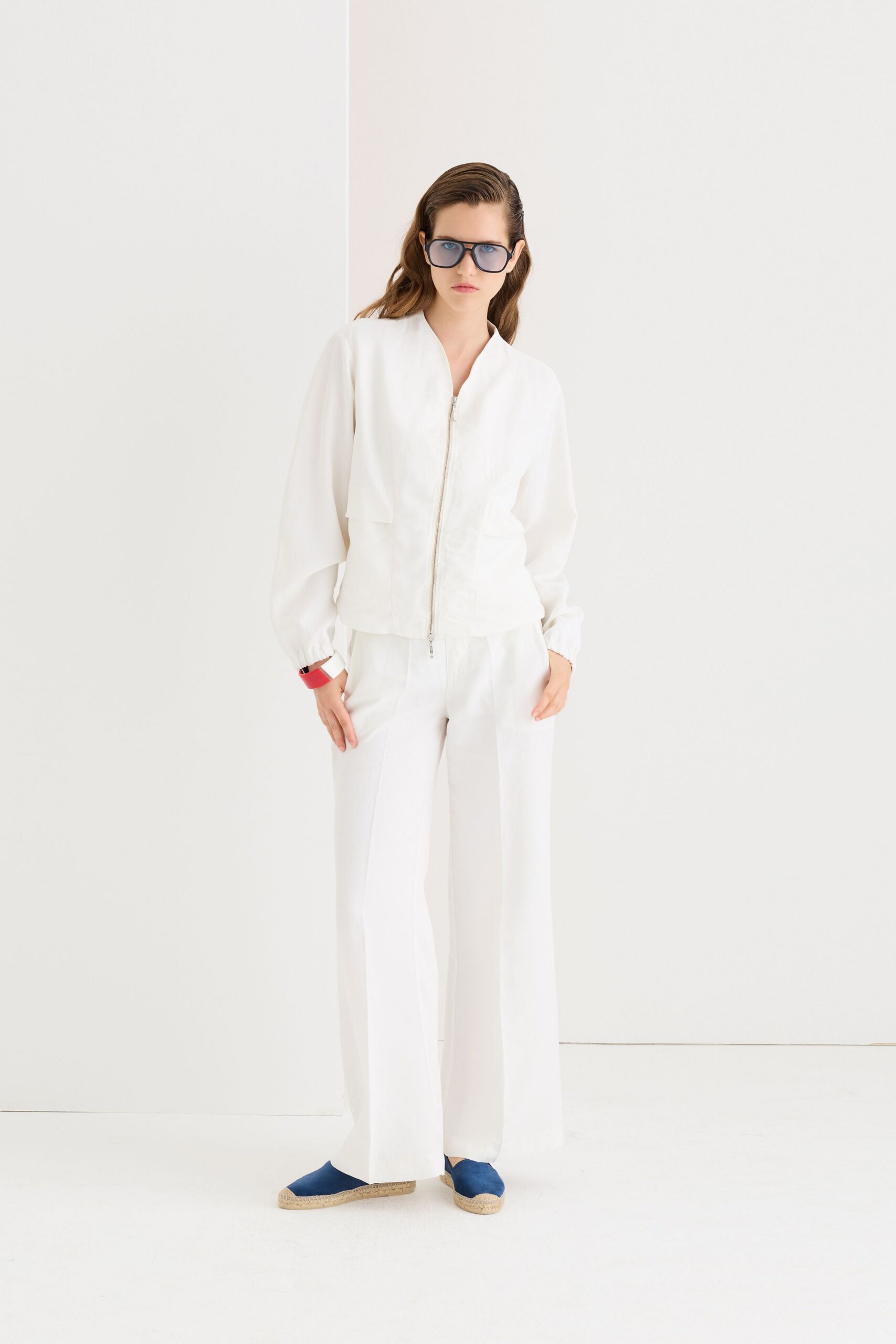 white cotton long-sleeve collared relaxed zippered jacket