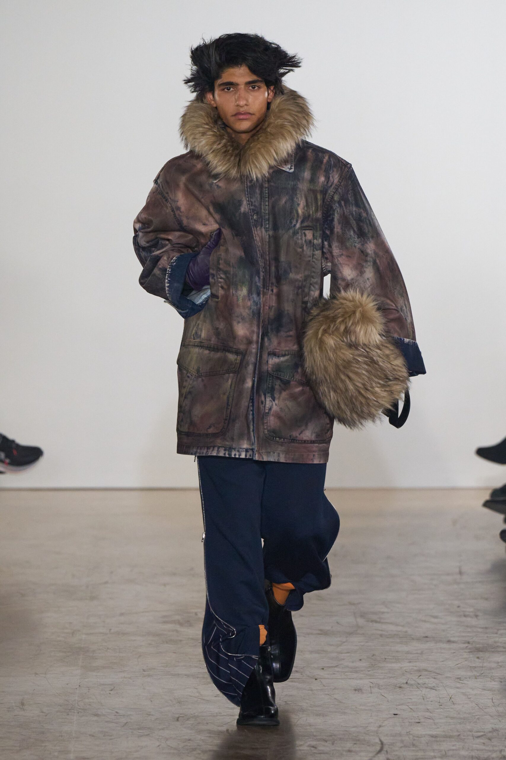 brown faux-fur long-sleeve collared relaxed layered zippered coat