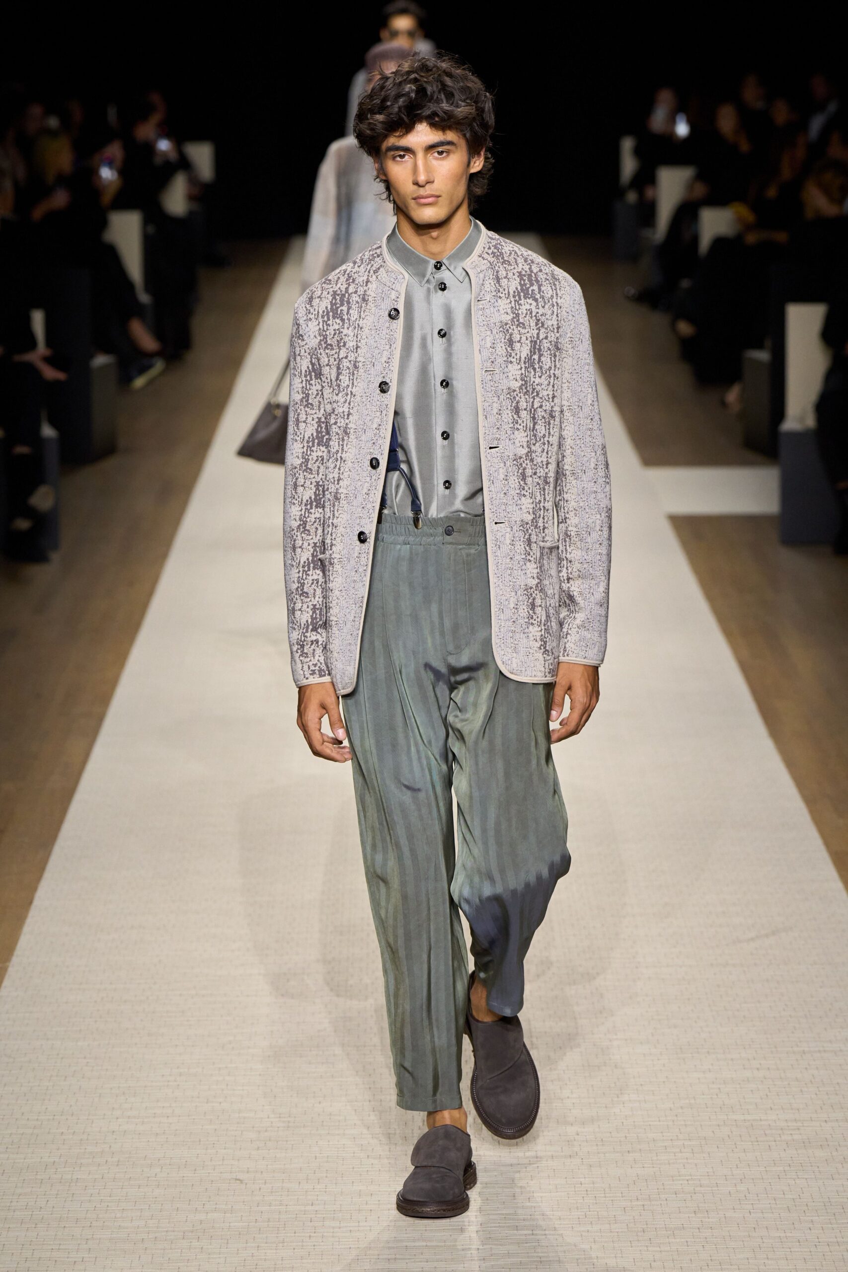 gray cotton long-sleeve collared structured buttoned jacket