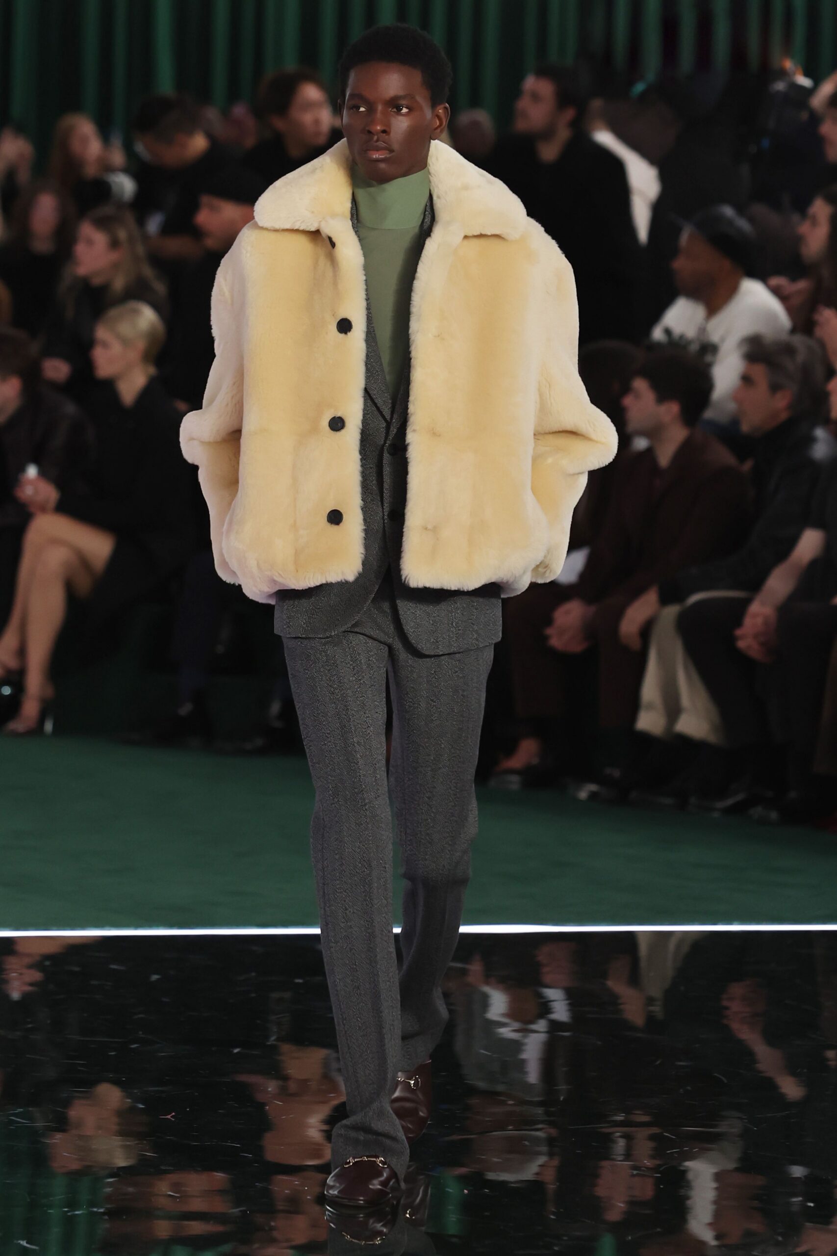 gray wool long-sleeve collared tailored buttoned suit