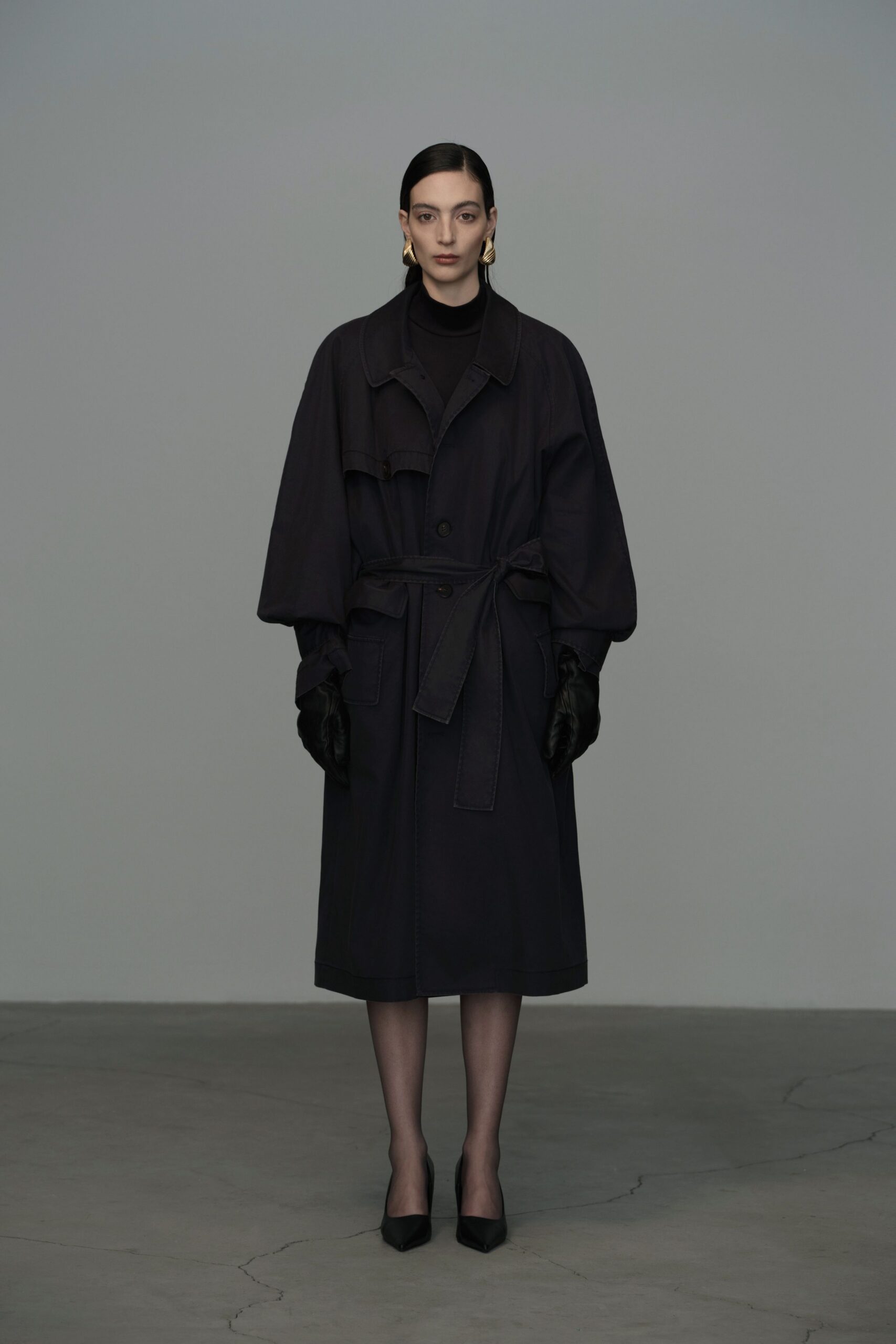 black relaxed coat with gloves