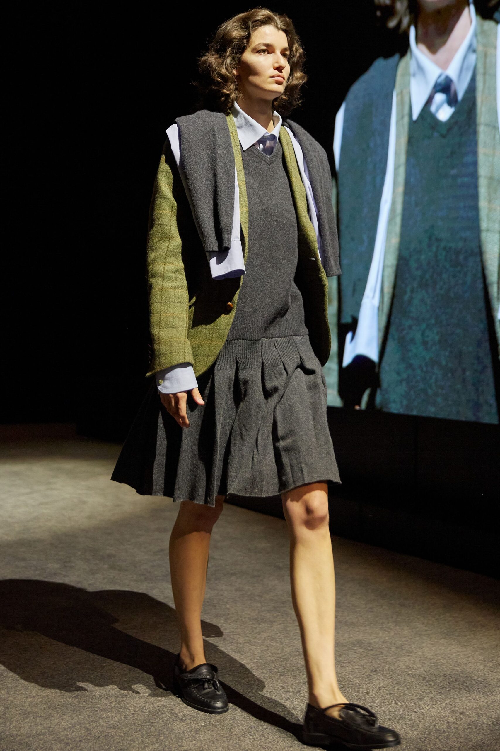 gray wool fitted pleated mini skirt