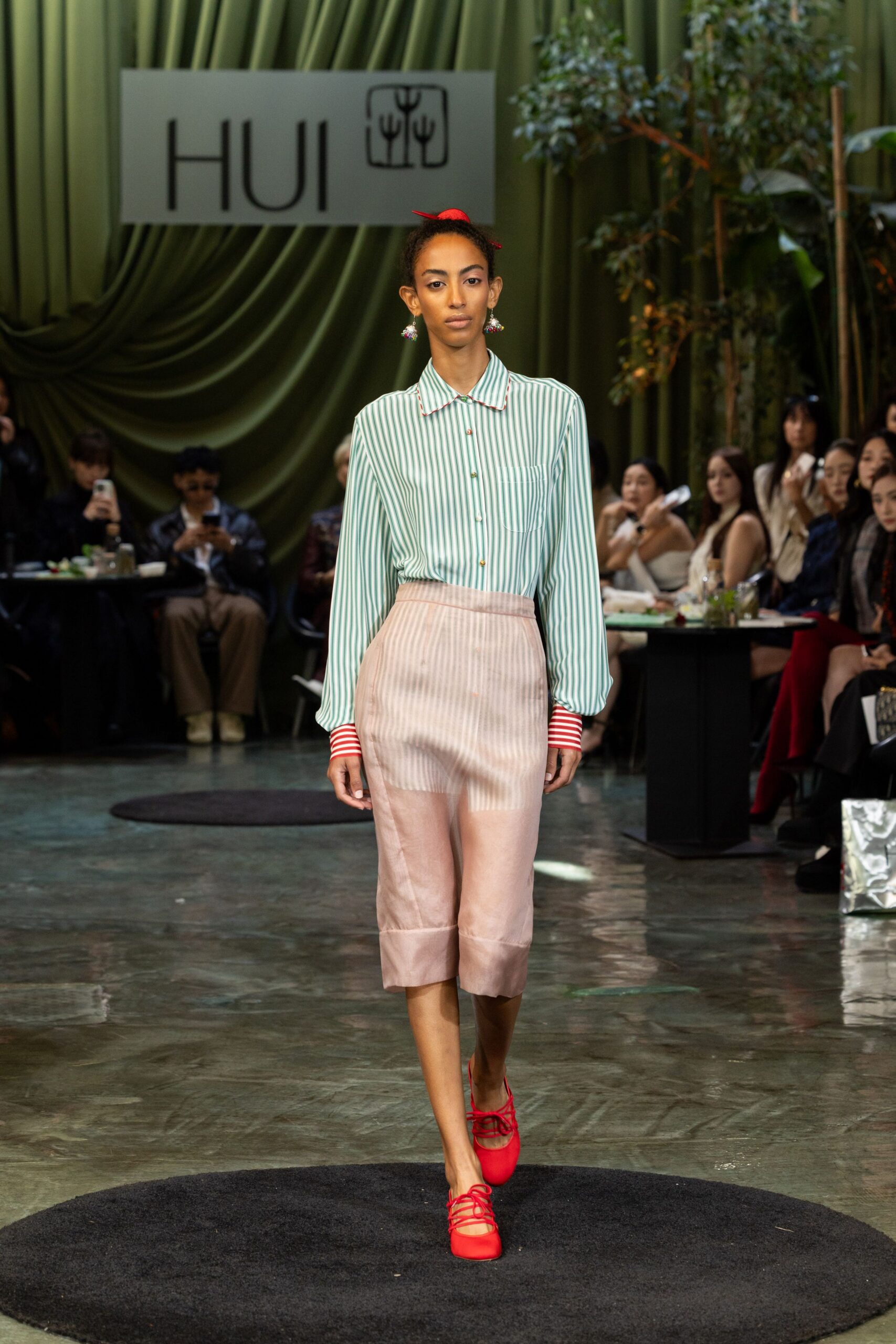 pink silk fitted pleated cropped pants
