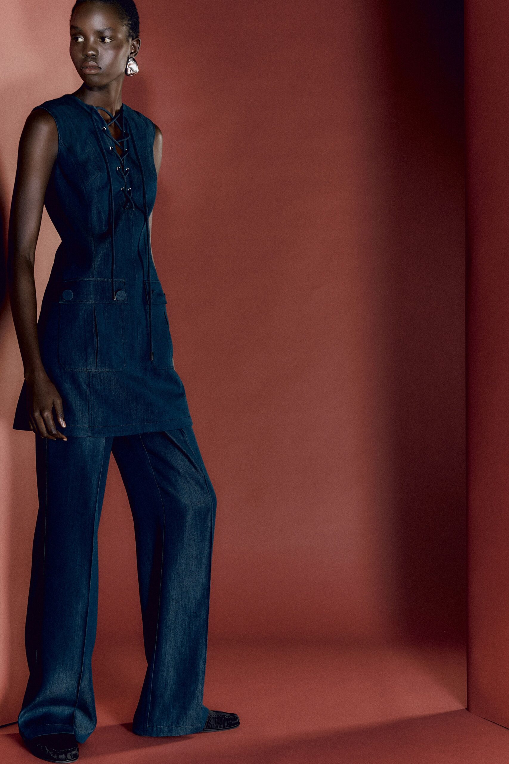 blue denim sleeveless collared fitted buttoned pockets dress