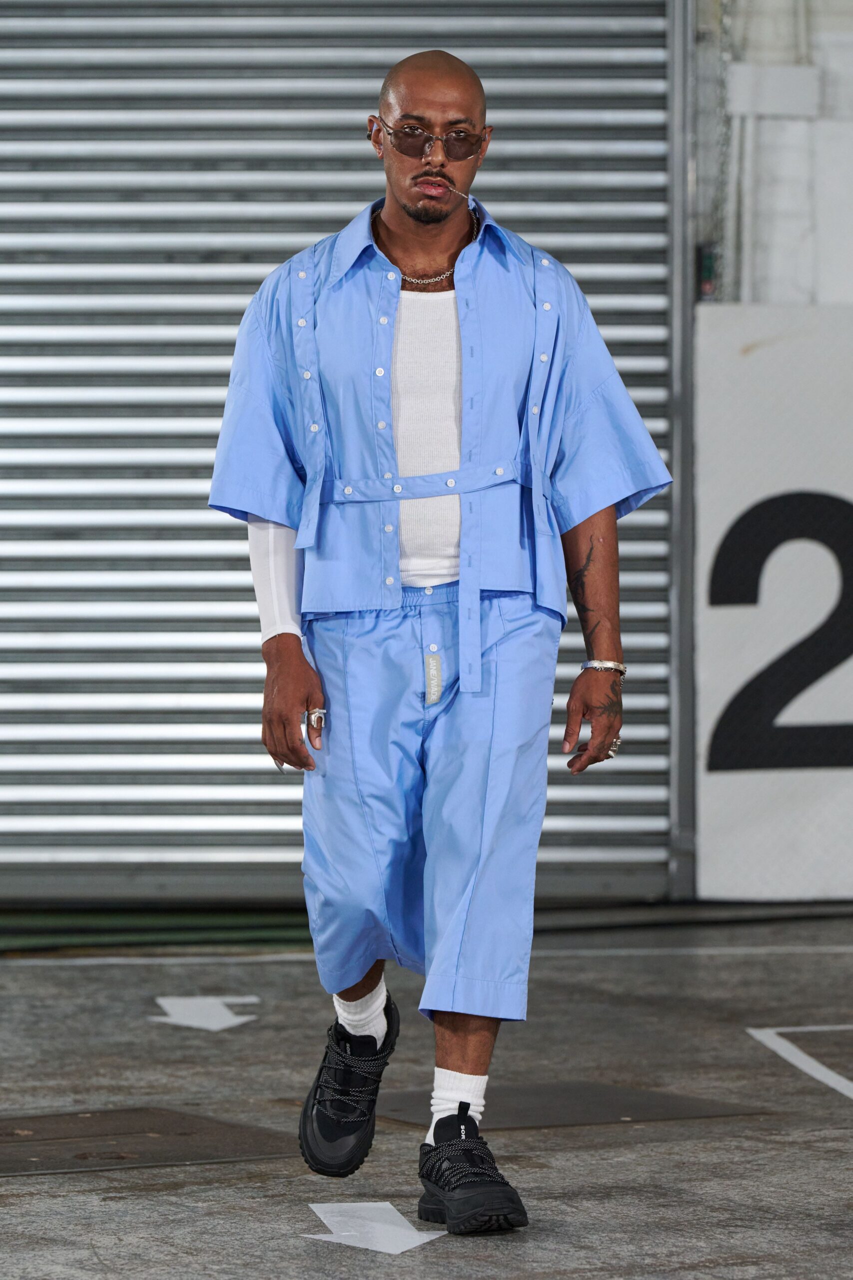 blue cotton short-sleeve collared relaxed buttoned shirt