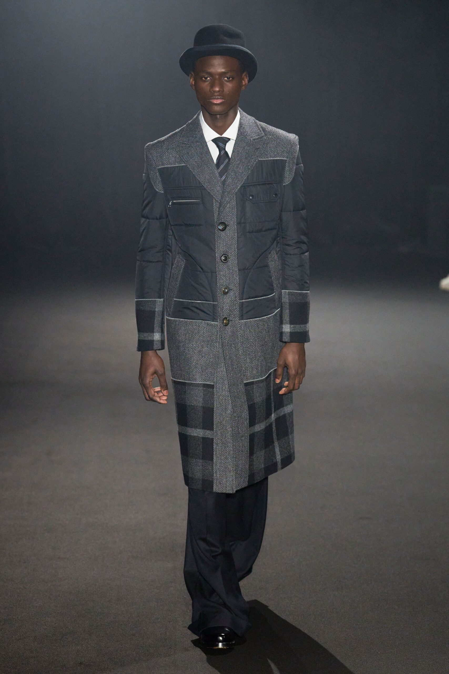 gray wool long-sleeve collared tailored buttoned pleated coat