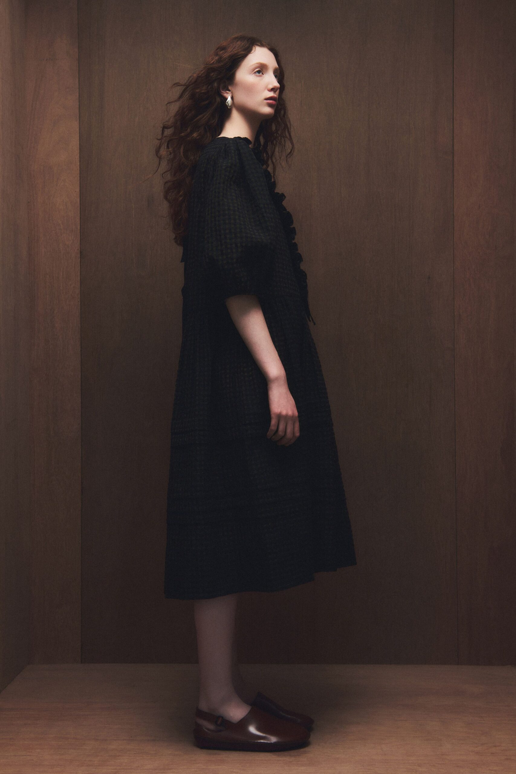 black relaxed midi dress with brown shoes