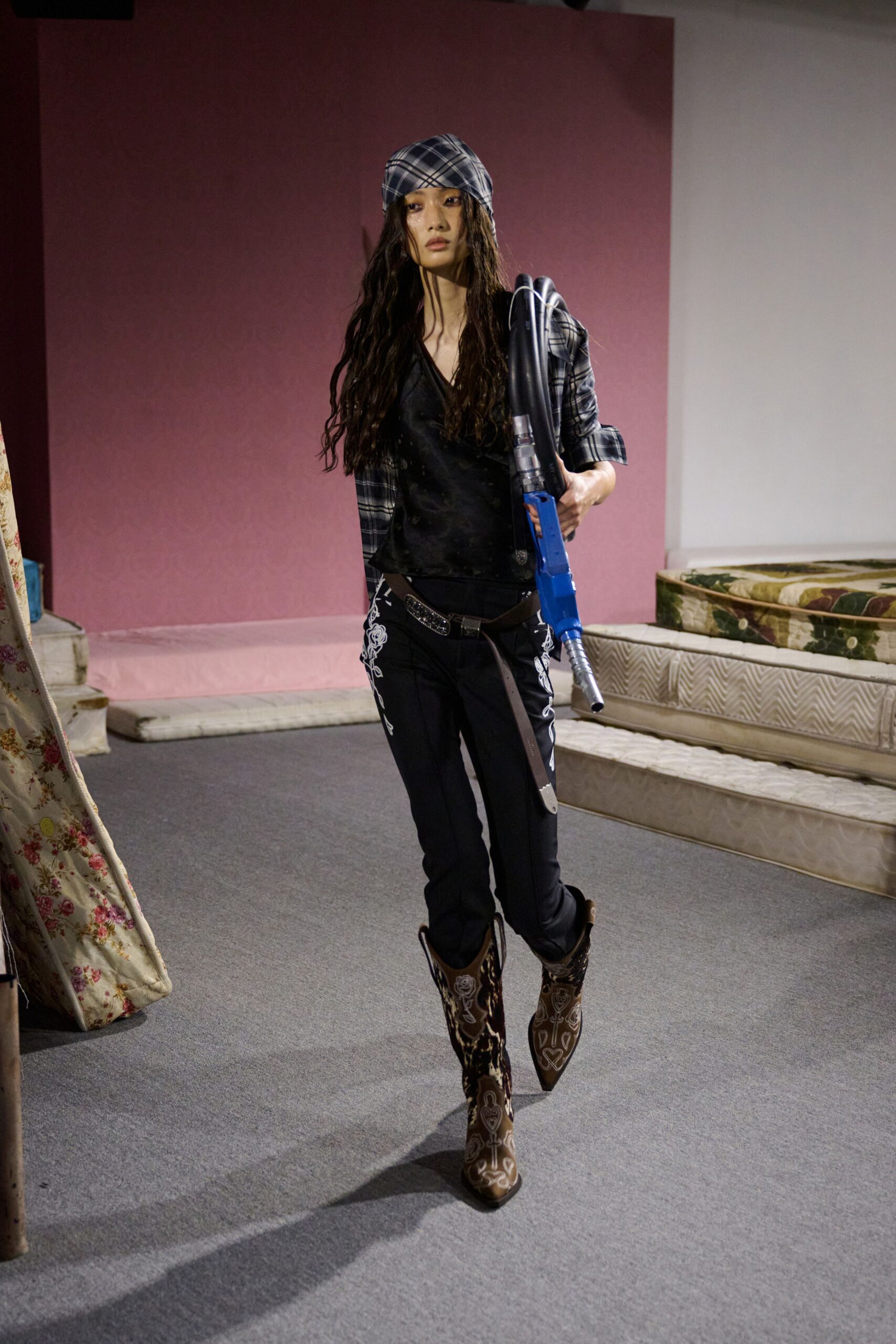 brown leather fitted embroidered boots