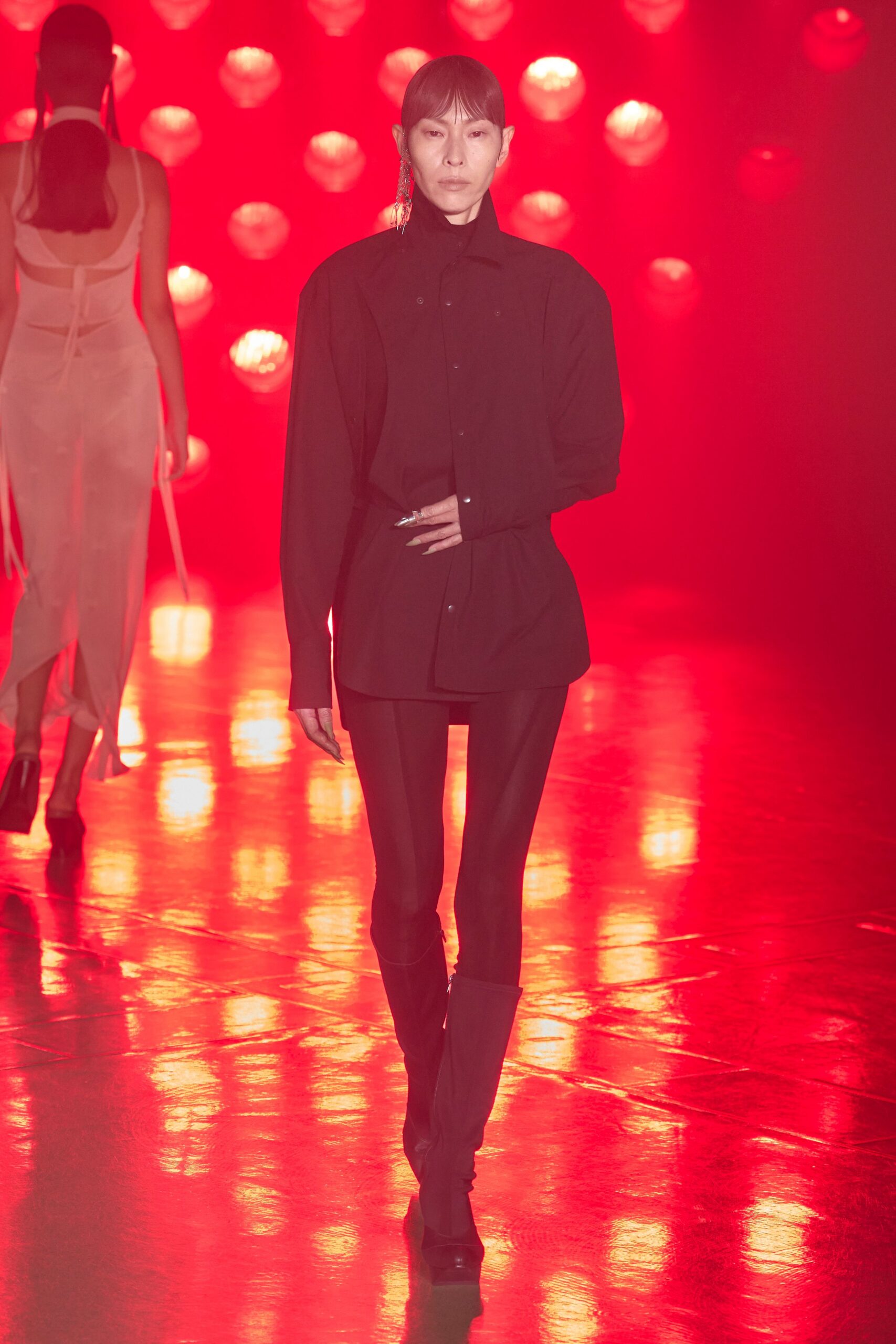 black cotton long-sleeve collared structured shirt