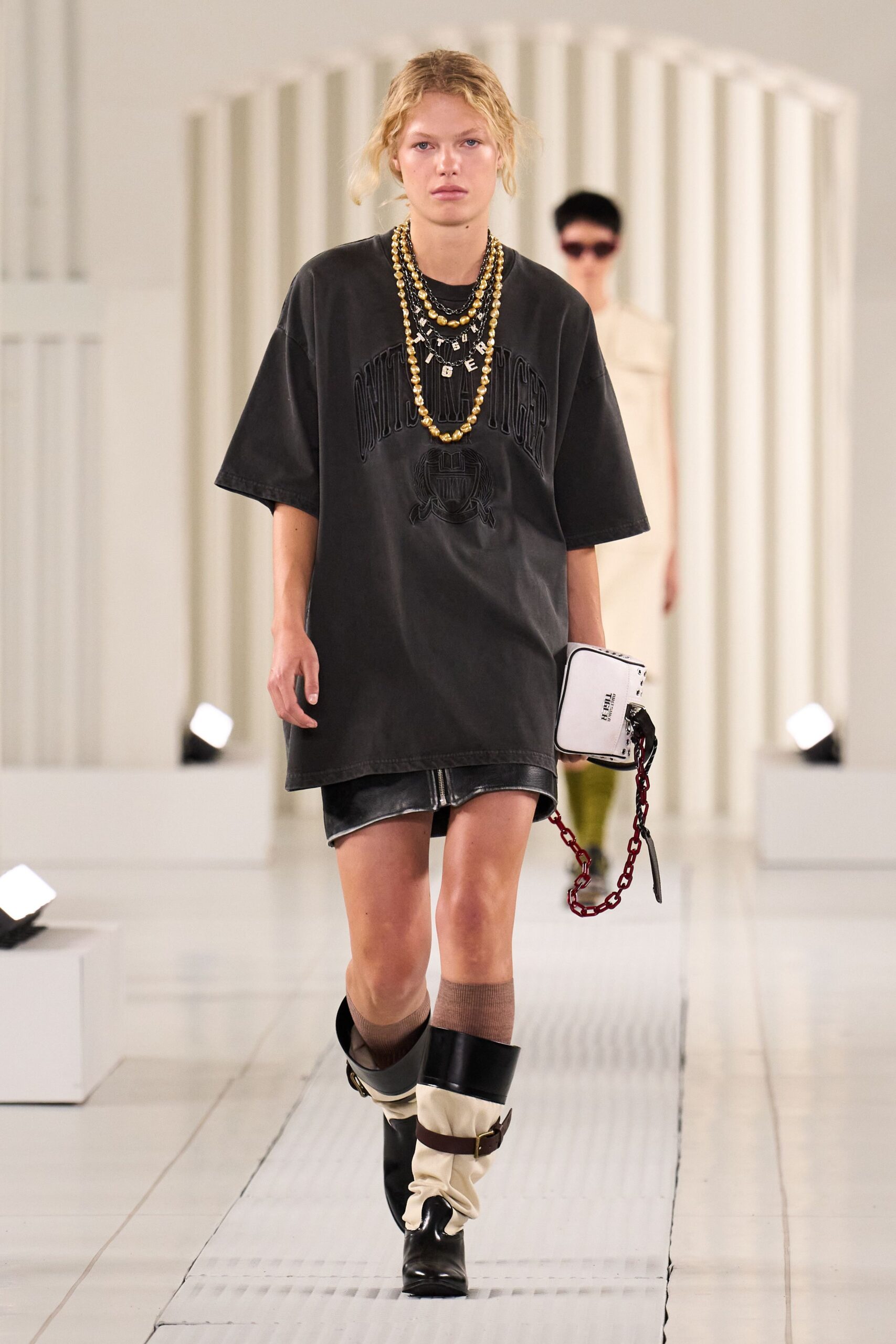 black cotton short-sleeve collared oversized printed t-shirt