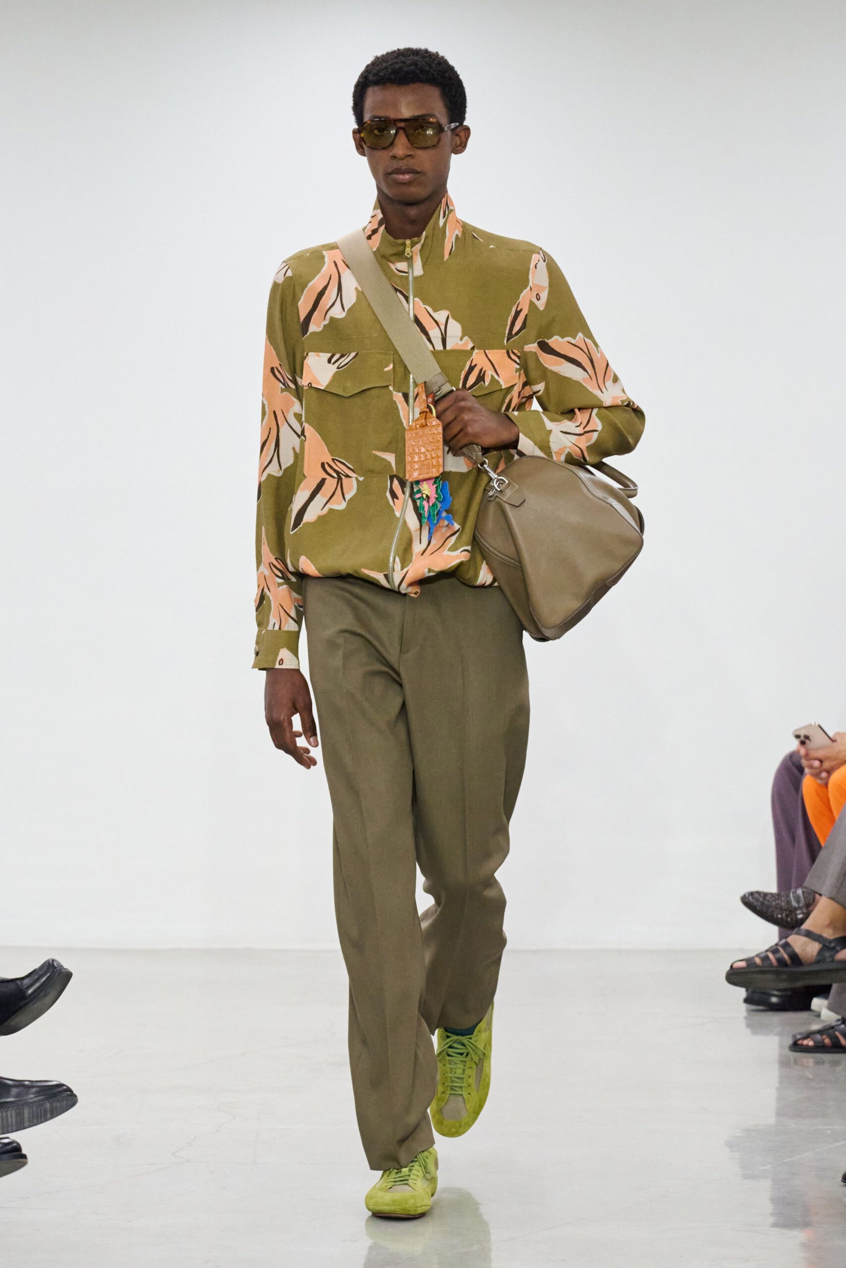 green long-sleeve collared relaxed printed shirt