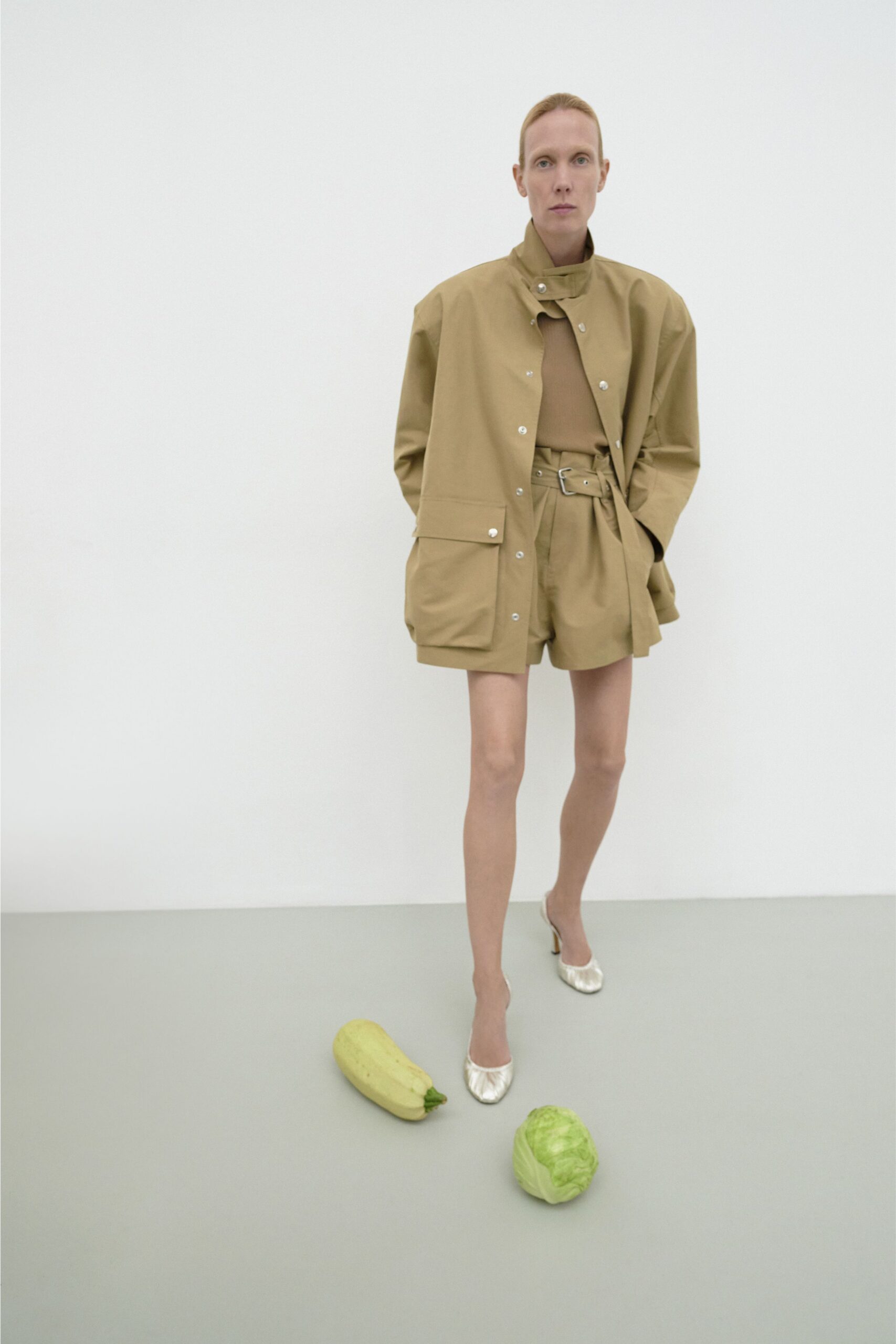 beige cotton long-sleeve collared oversized buttoned pockets jacket