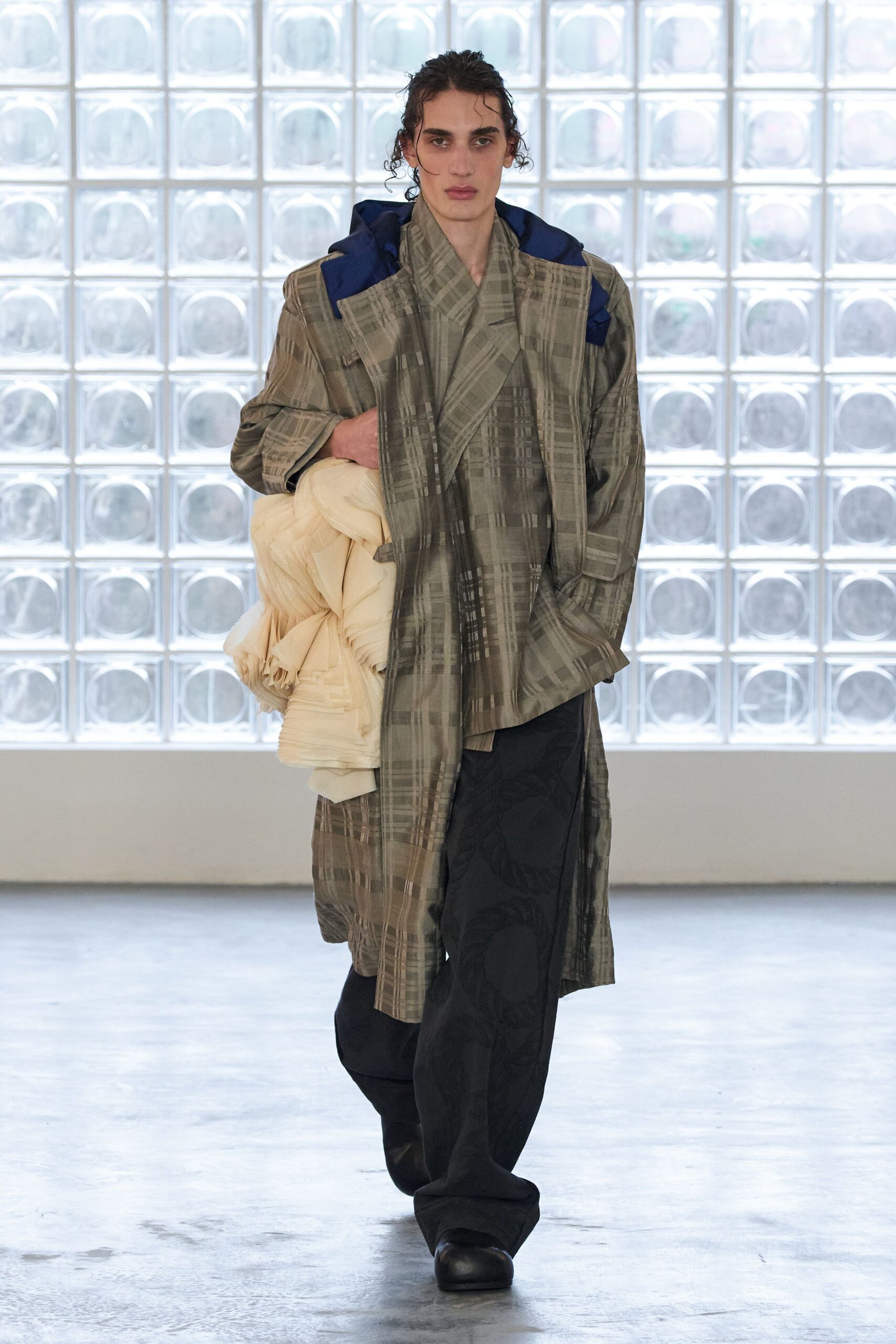 gray cotton long-sleeve collared relaxed layered printed coat