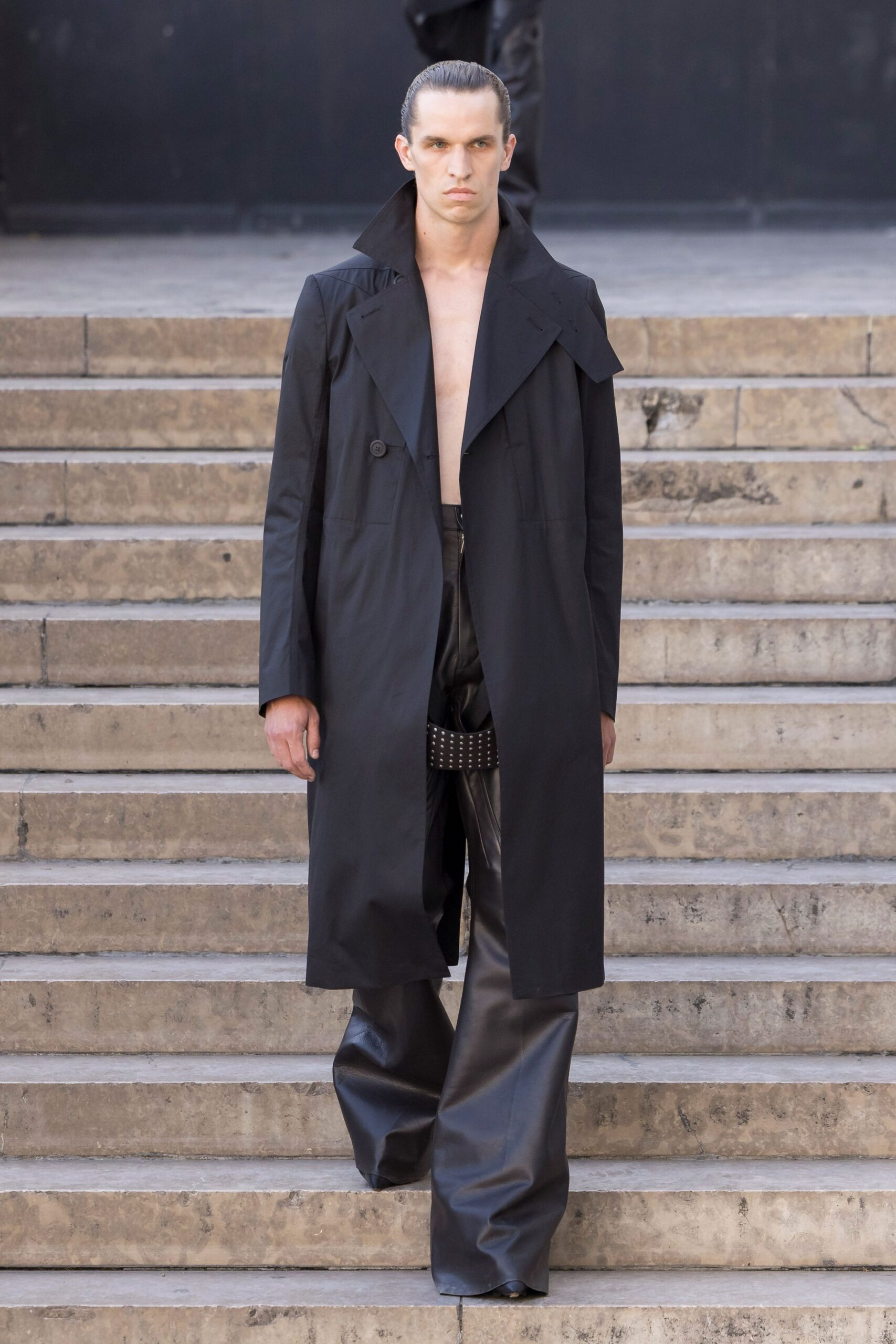 black cotton long-sleeve collared relaxed zippered trench
