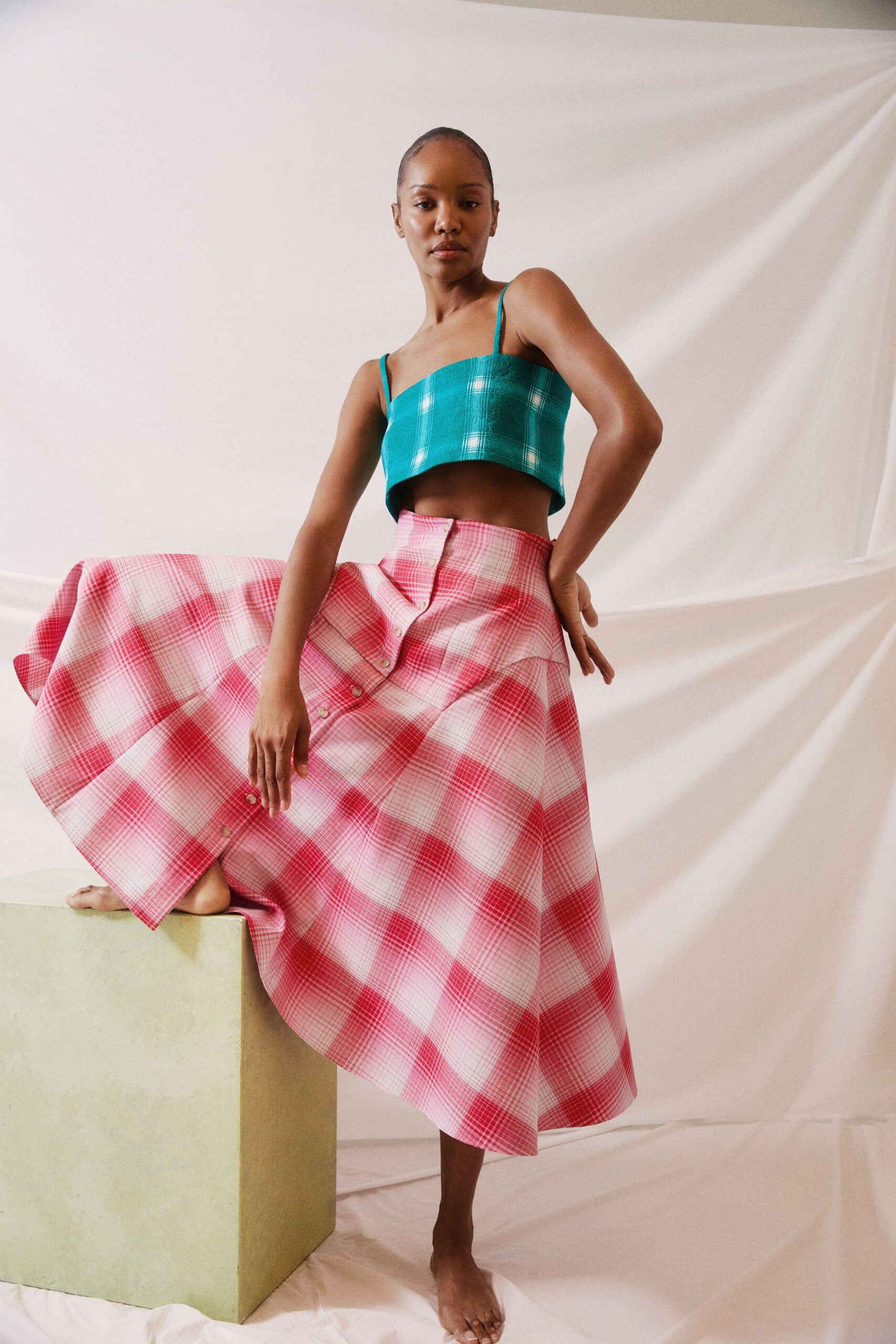 blue cotton sleeveless fitted checked short crop-top