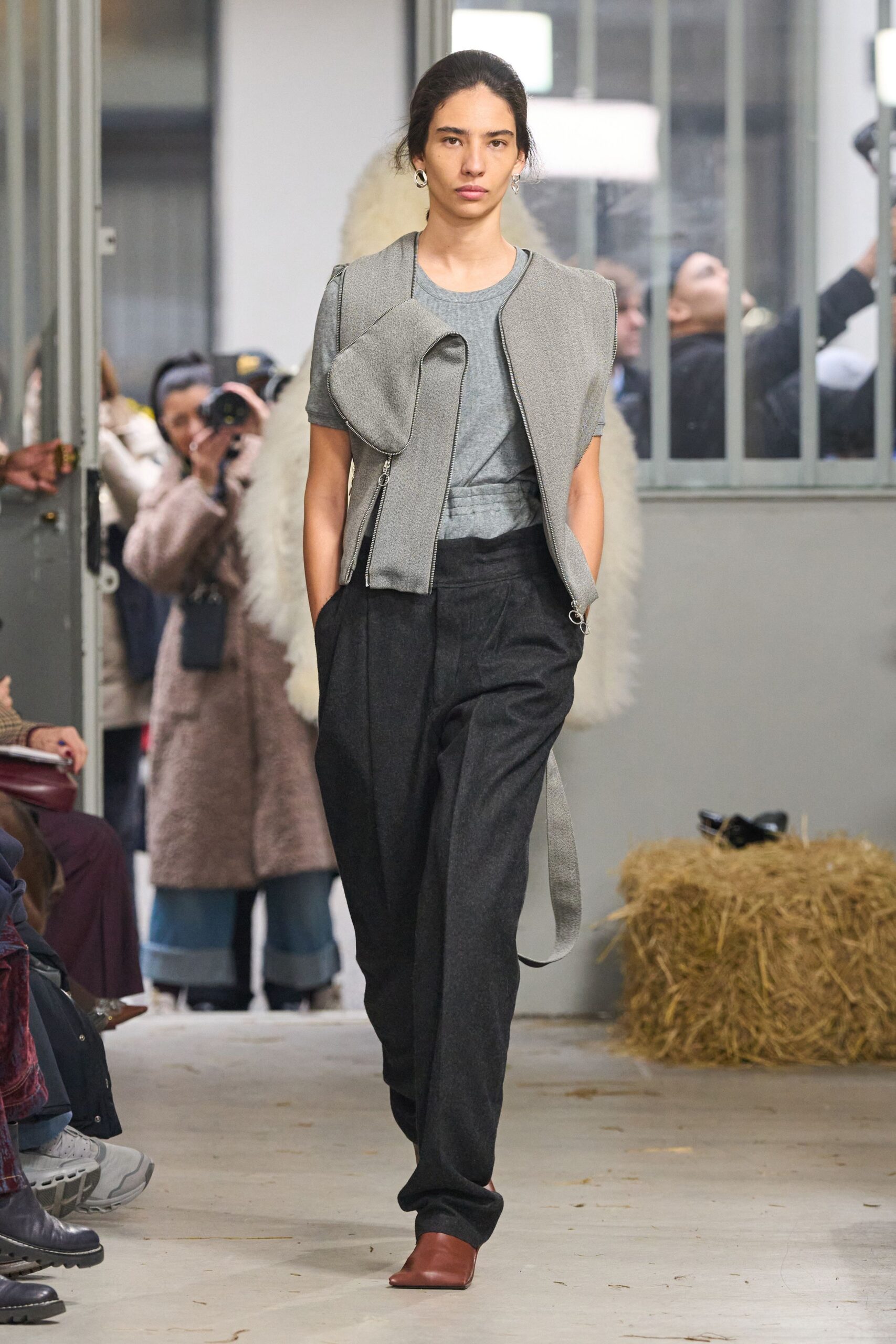 gray cotton short-sleeve collared fitted zippered jacket