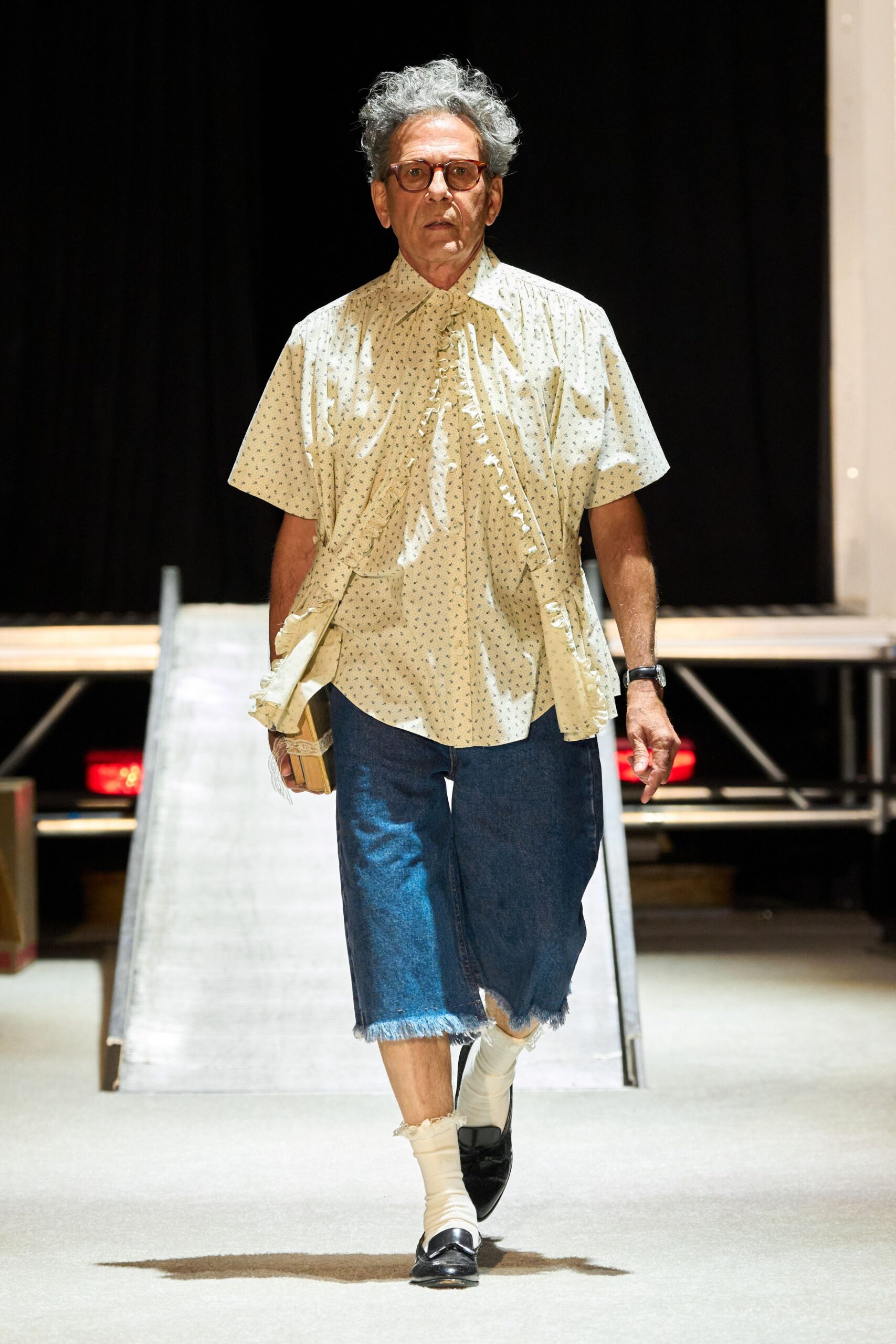 relaxed polka-dot shirt with denim shorts