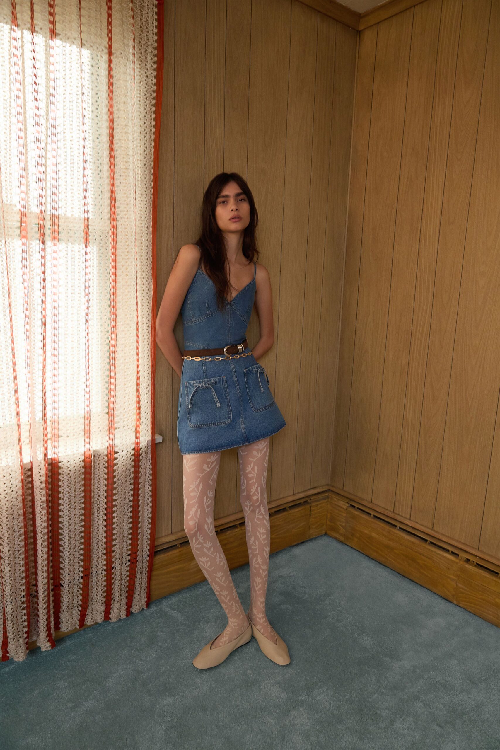 blue denim sleeveless v-neck fitted pockets belted dress