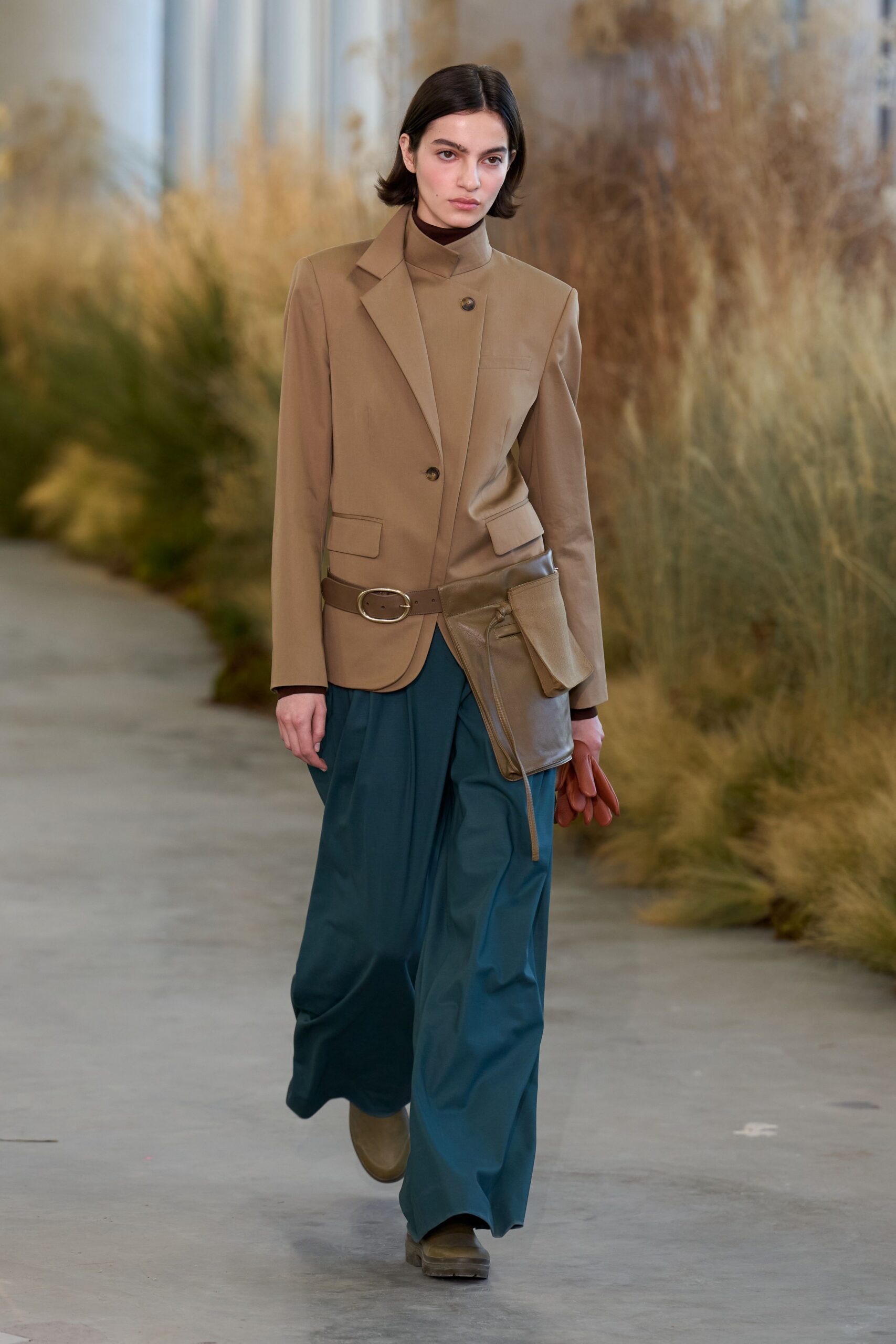 beige cotton long-sleeve collared structured buttoned blazer