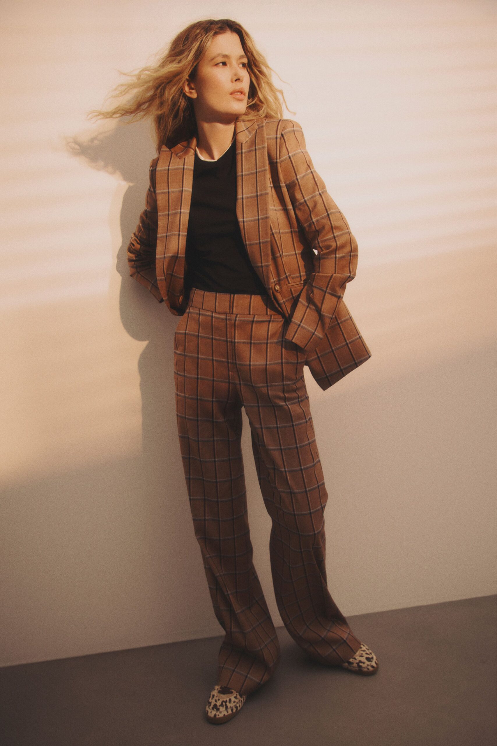 brown long-sleeve collared tailored checked blazer