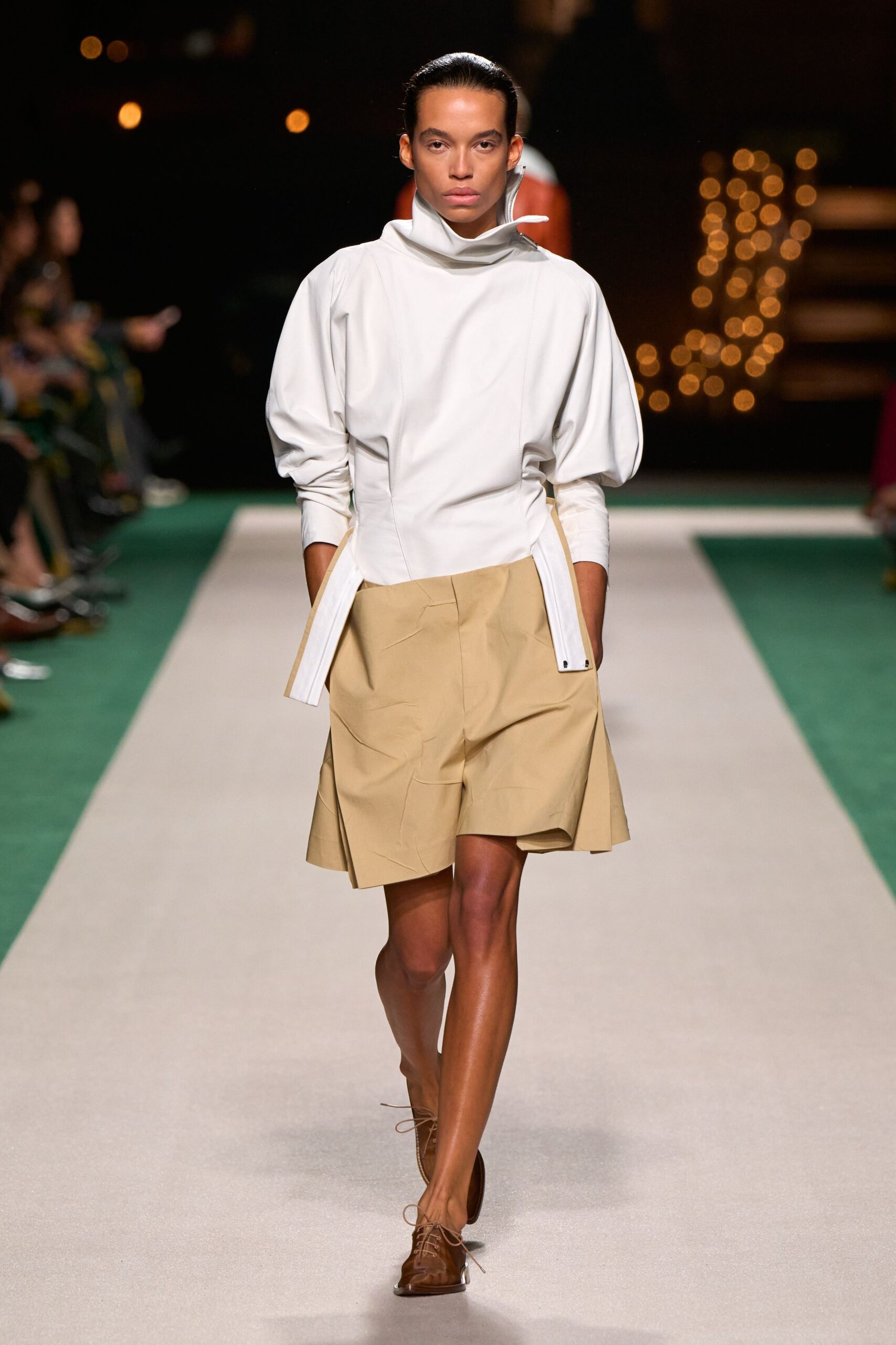 beige cotton relaxed pleated short skirt
