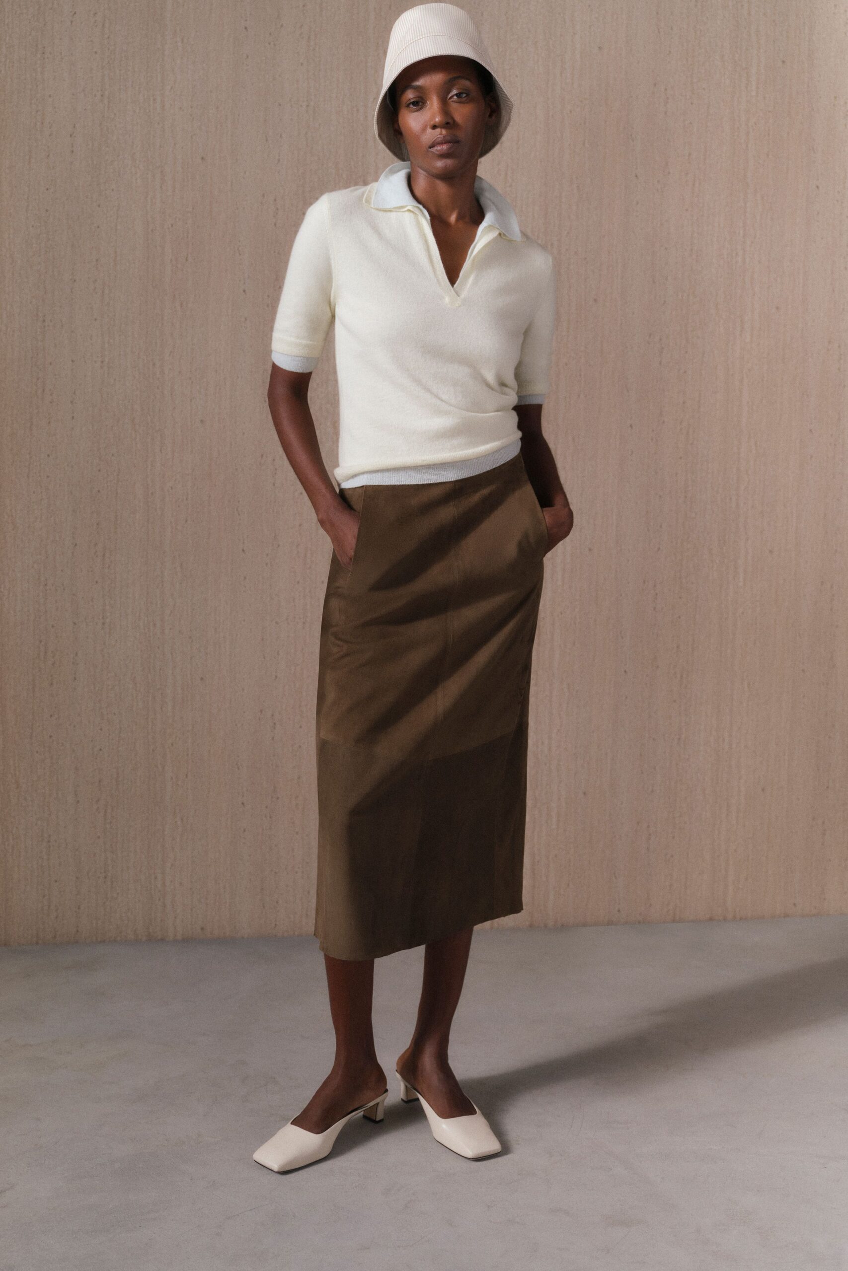 white wool short-sleeve collared fitted top