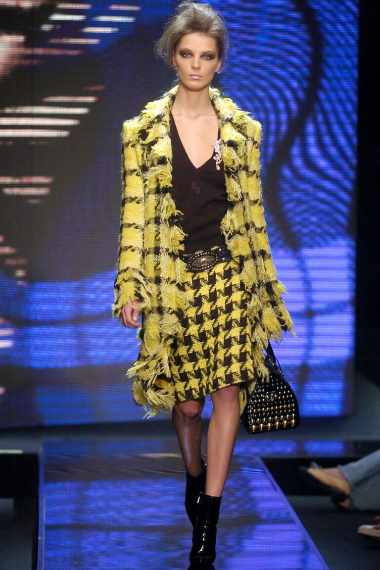 Versace Fall 2004 Ready-to-Wear