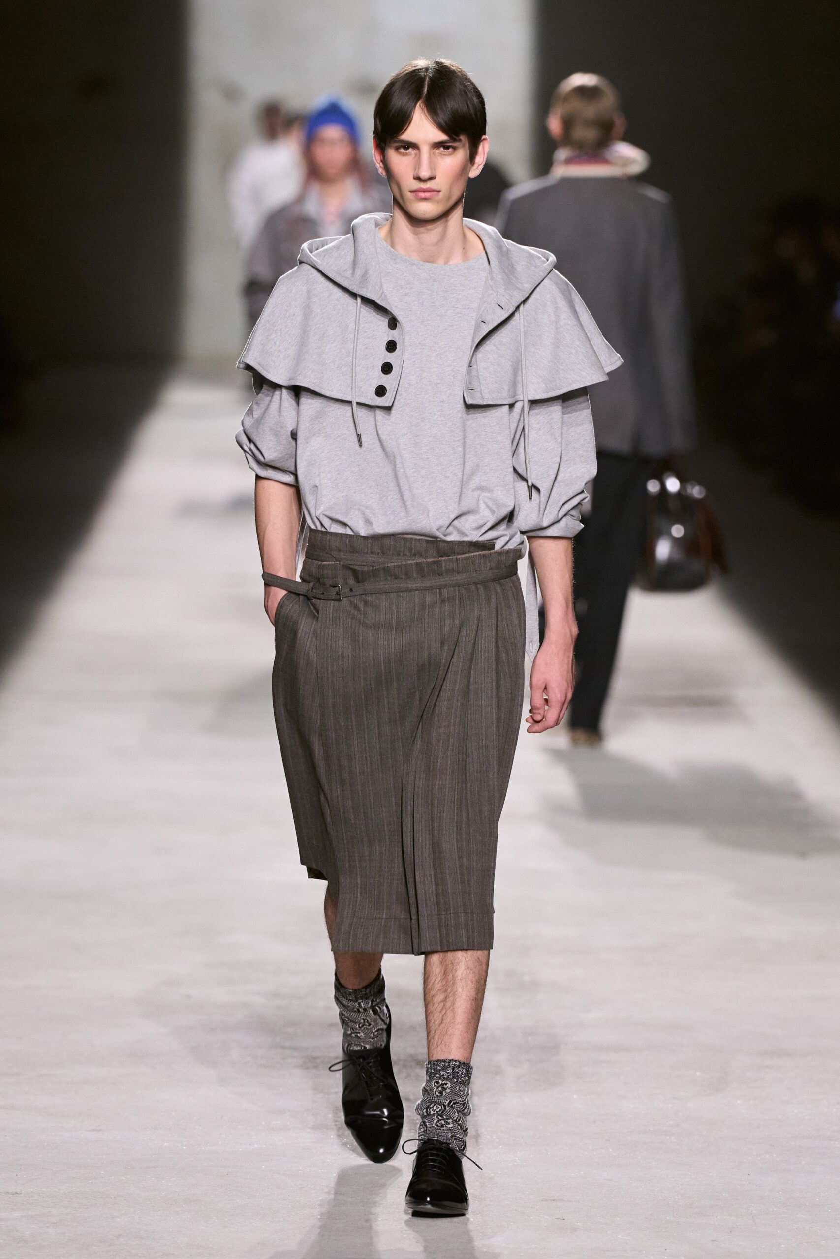 gray cotton long-sleeve collared relaxed buttoned layered top