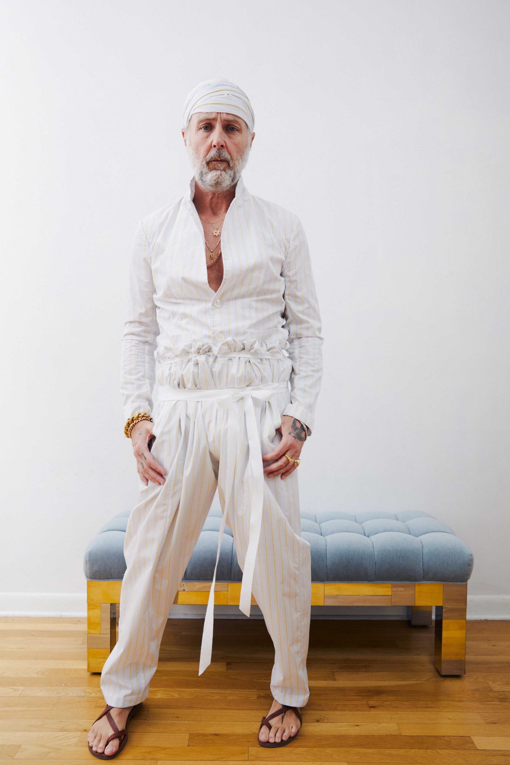 white cotton fitted zippered pants