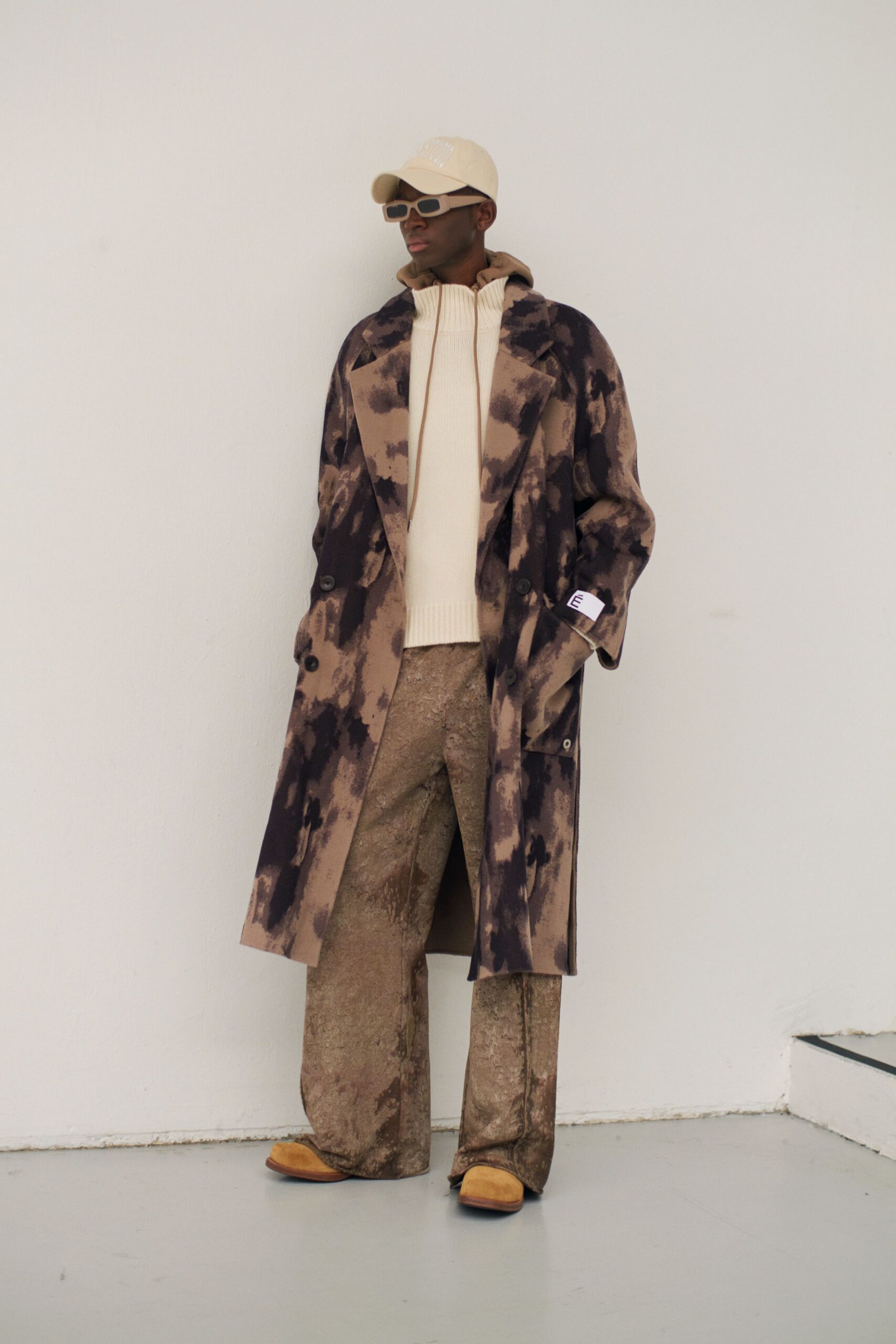 brown cotton long-sleeve collared relaxed printed coat