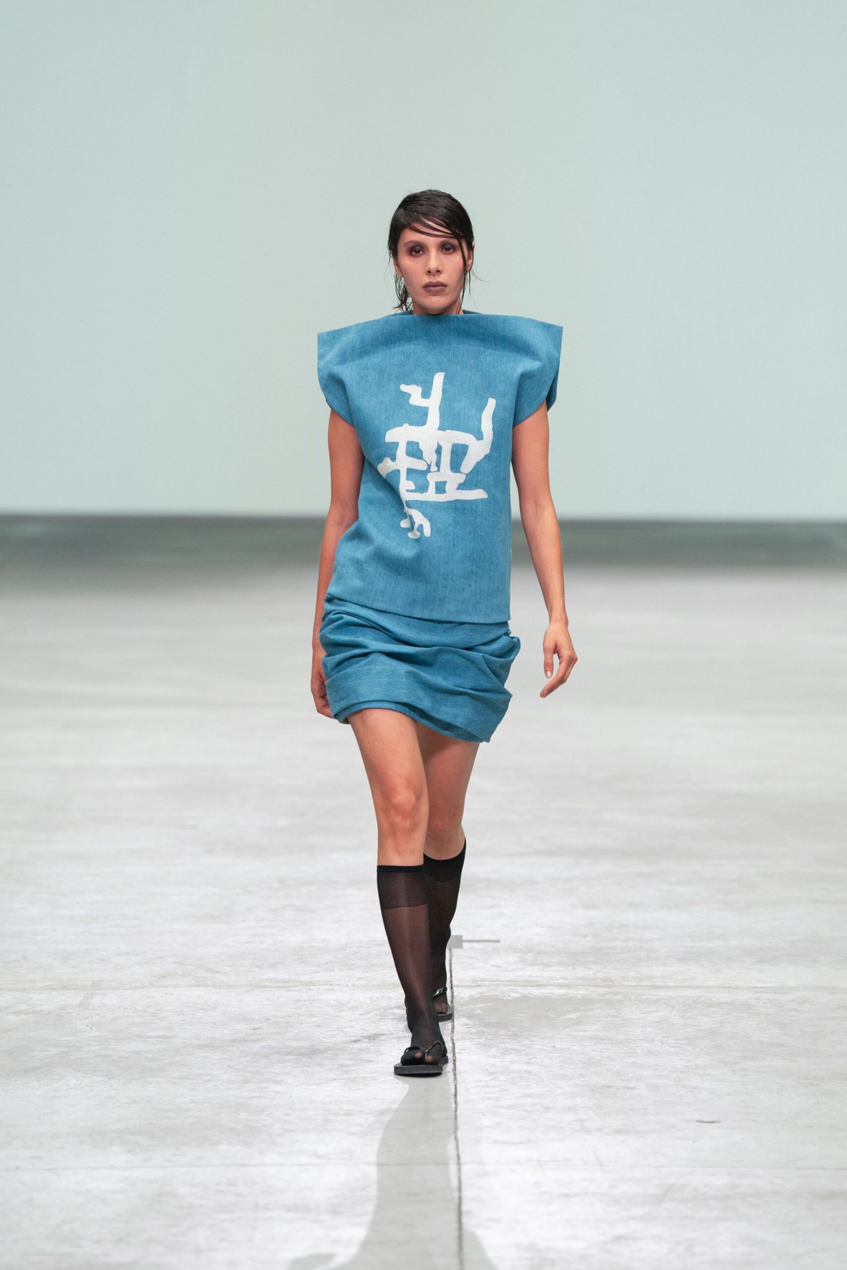 blue denim short-sleeve asymmetric fitted mini dress